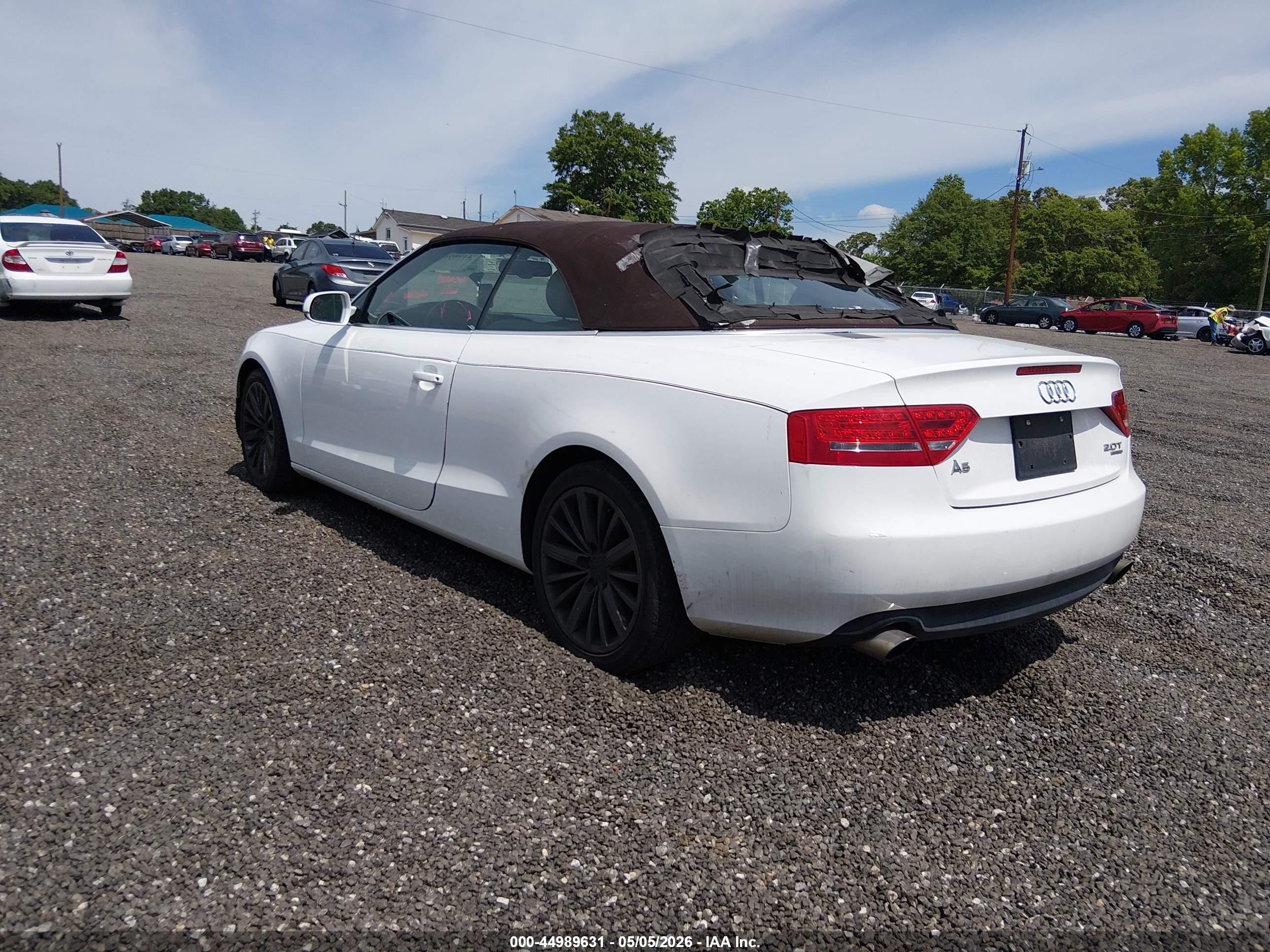 2012 Audi A5 2.0t Premium Белый vin: WAULFAFH2CN000360