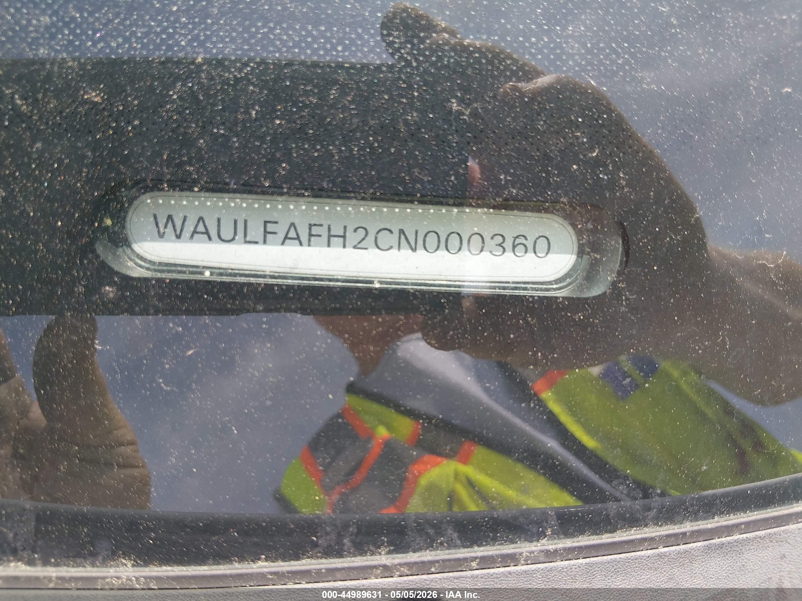 2012 Audi A5 2.0t Premium Белый vin: WAULFAFH2CN000360