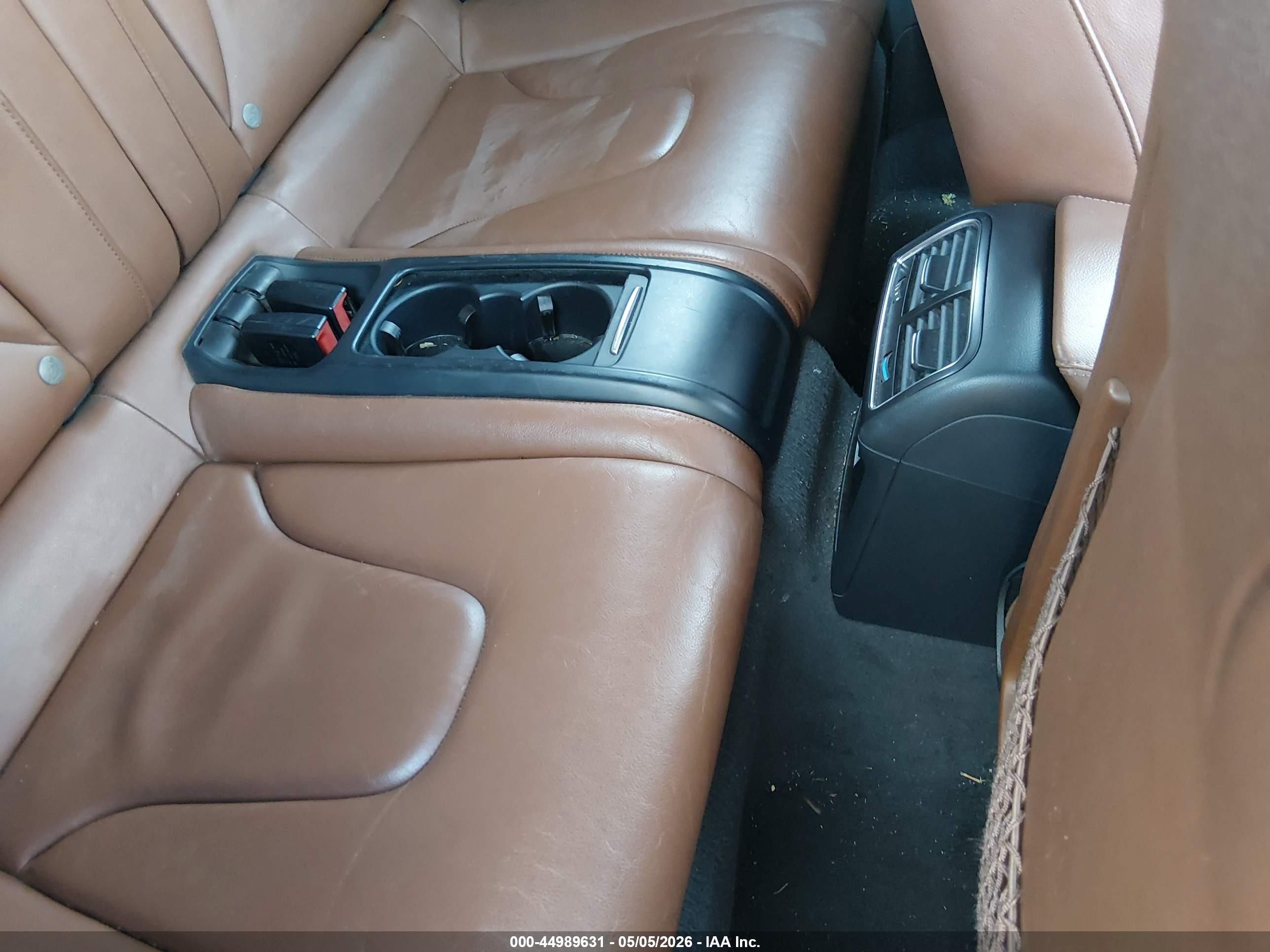 2012 Audi A5 2.0t Premium Белый vin: WAULFAFH2CN000360