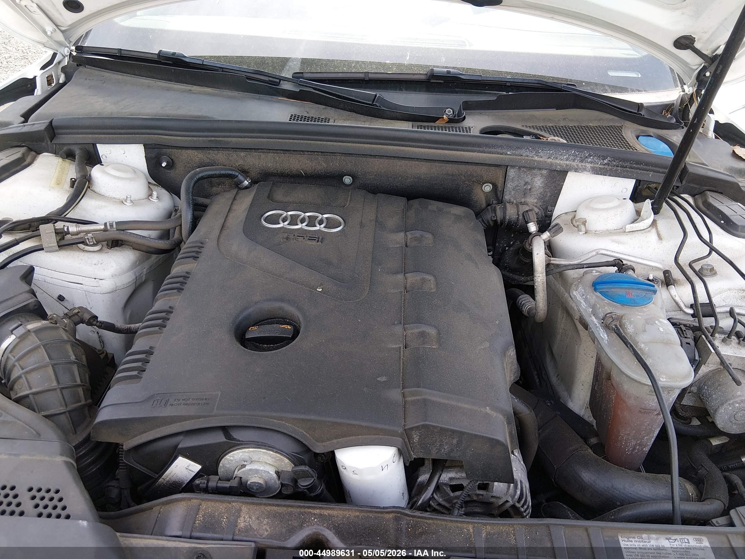 2012 Audi A5 2.0t Premium Белый vin: WAULFAFH2CN000360