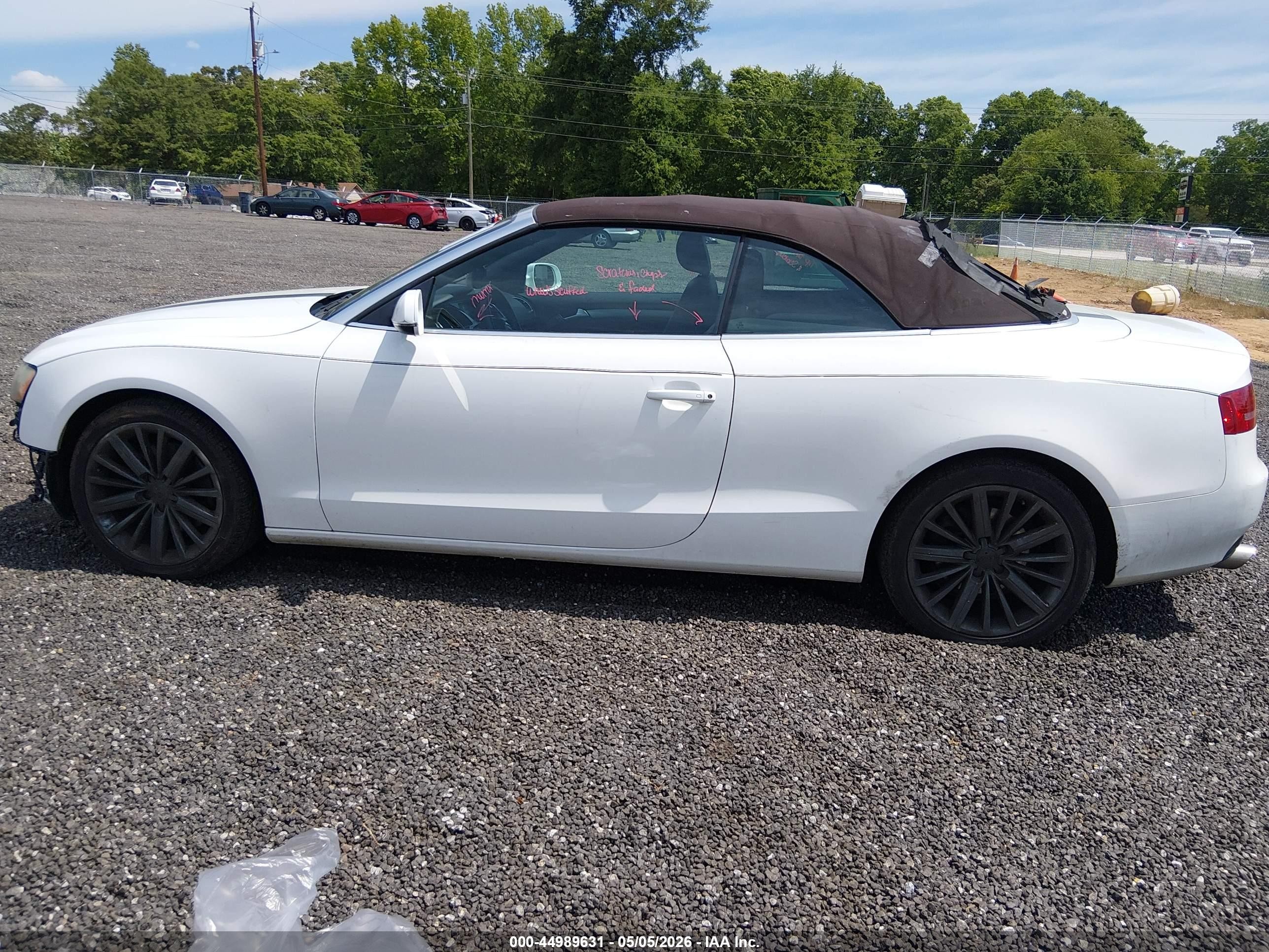 2012 Audi A5 2.0t Premium Белый vin: WAULFAFH2CN000360
