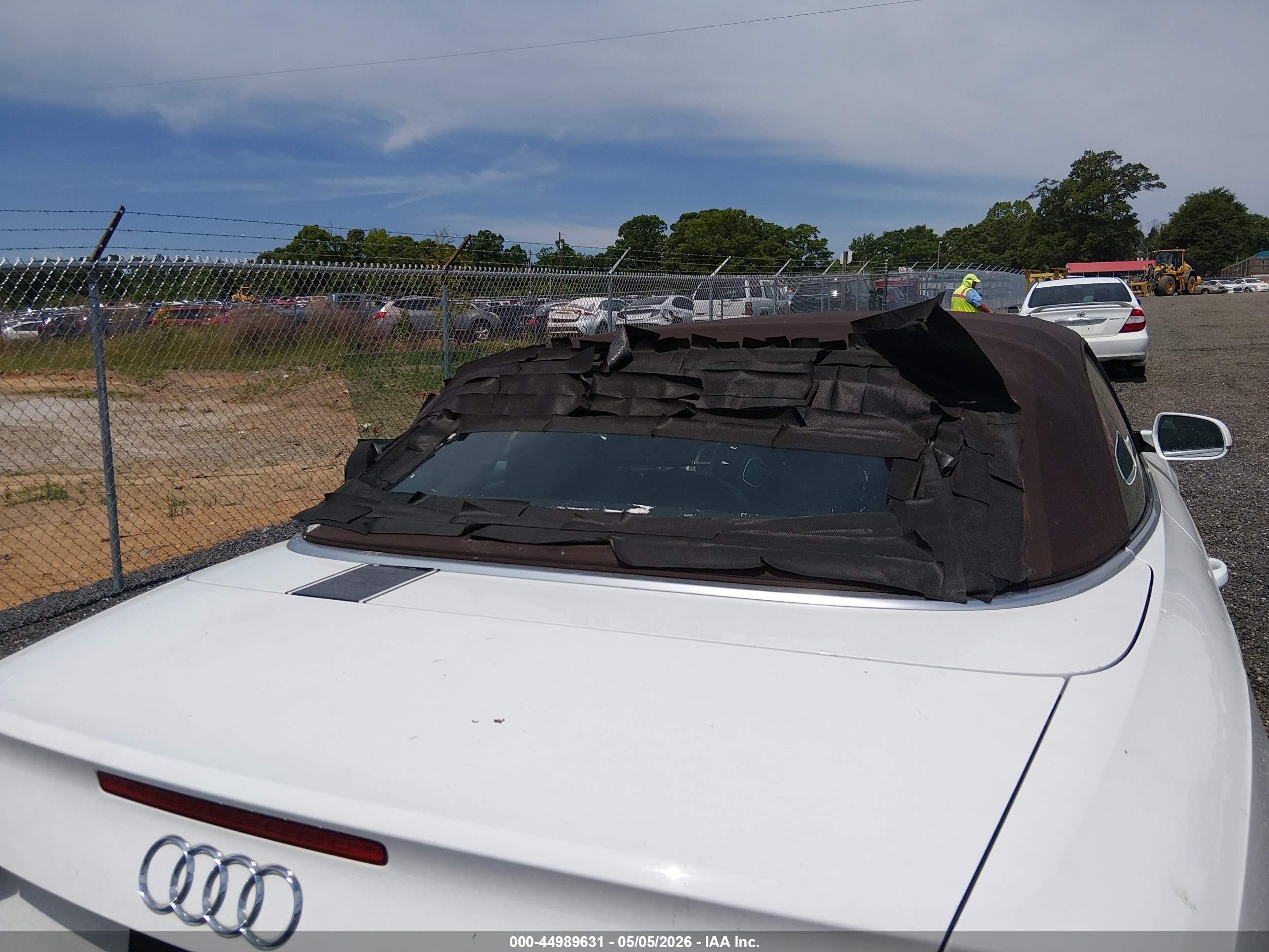 2012 Audi A5 2.0t Premium Белый vin: WAULFAFH2CN000360