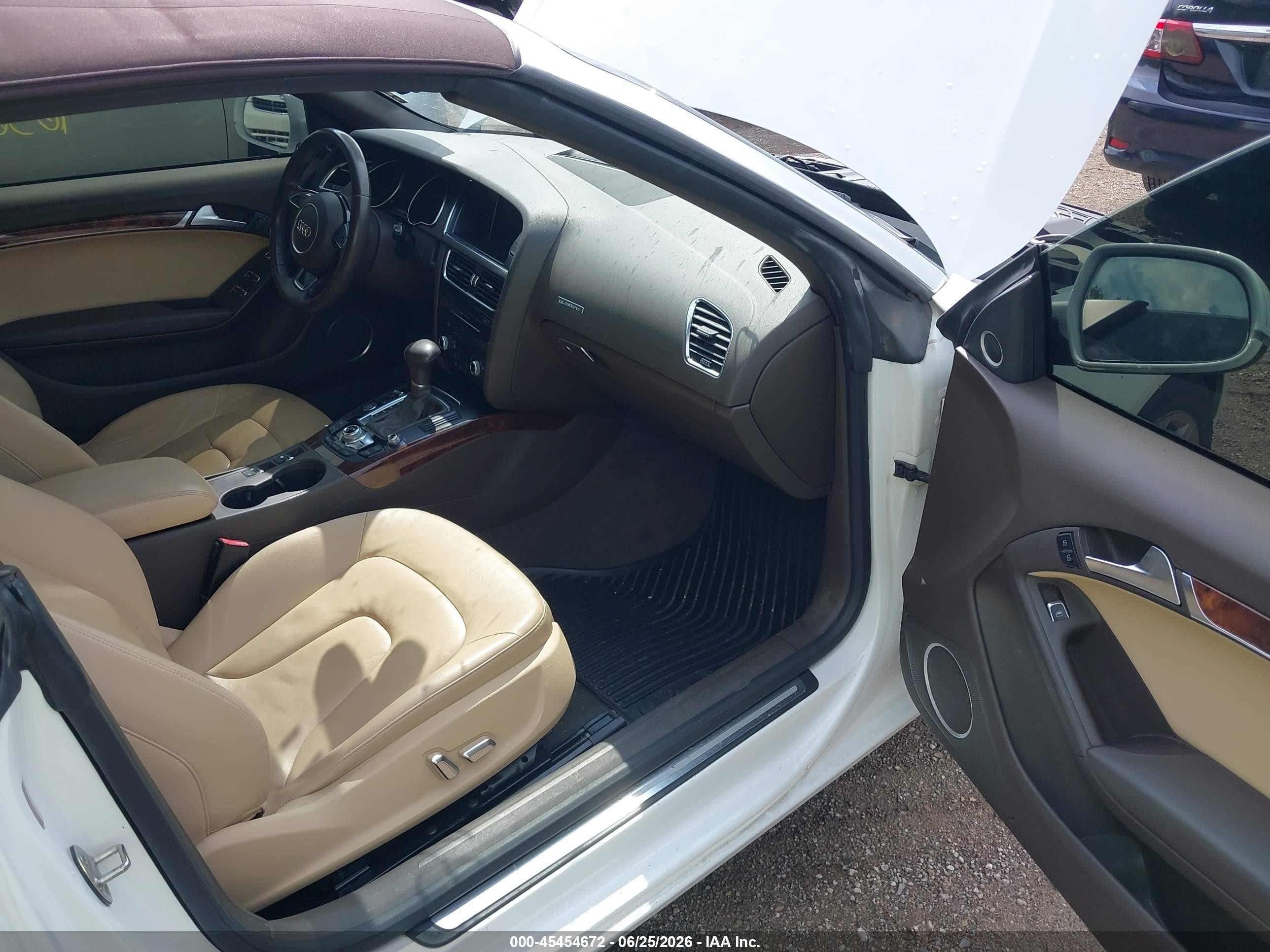 2013 Audi A5 2.0t Premium White vin: WAULFAFH2DN005902