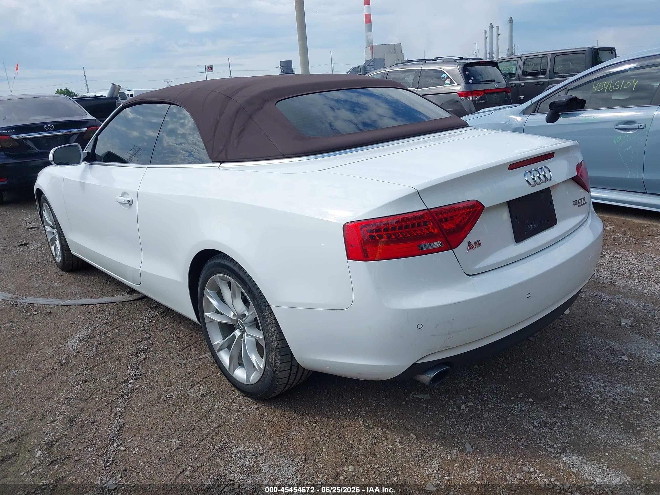 2013 Audi A5 2.0t Premium White vin: WAULFAFH2DN005902
