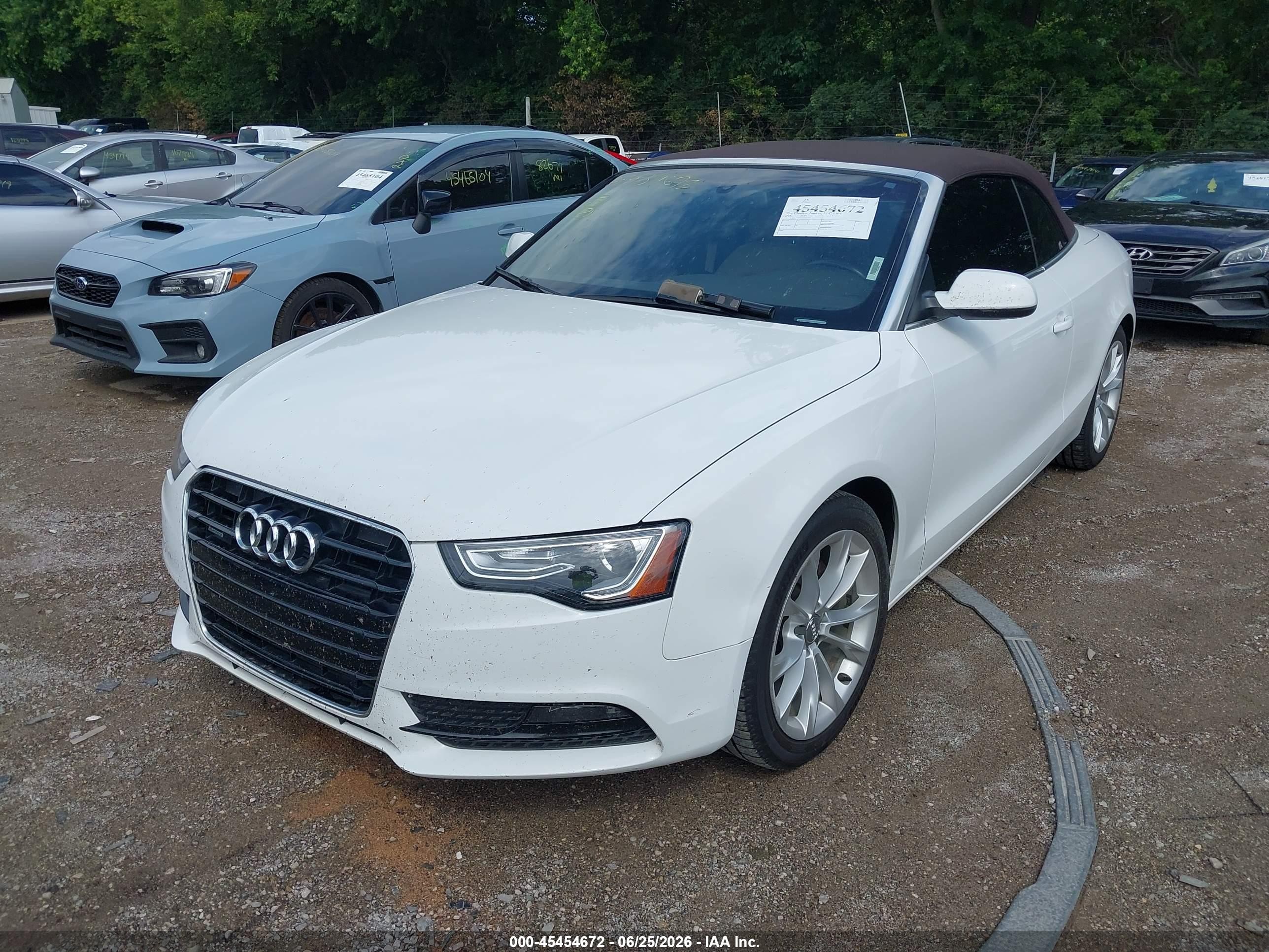 2013 Audi A5 2.0t Premium White vin: WAULFAFH2DN005902