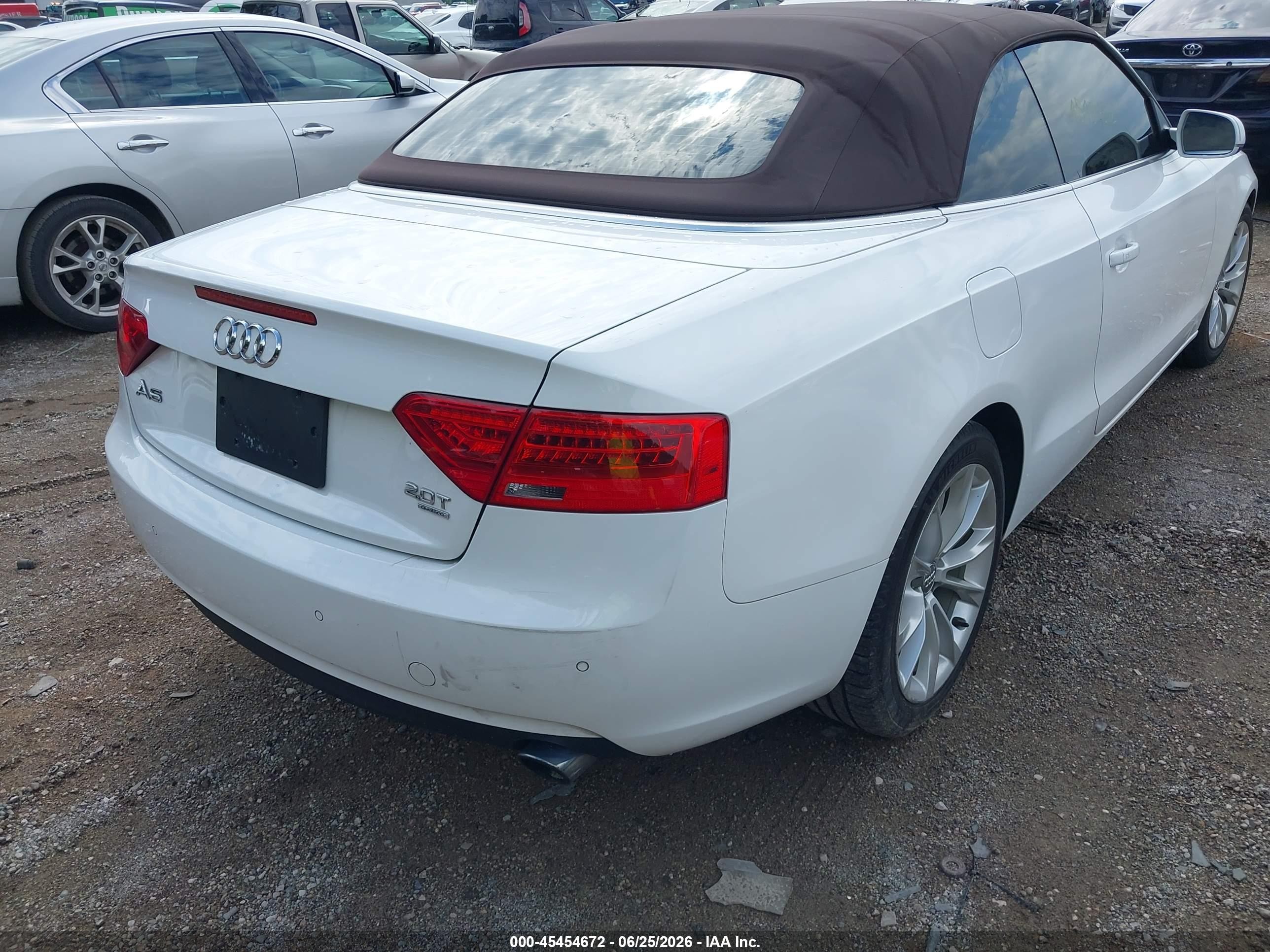 2013 Audi A5 2.0t Premium White vin: WAULFAFH2DN005902