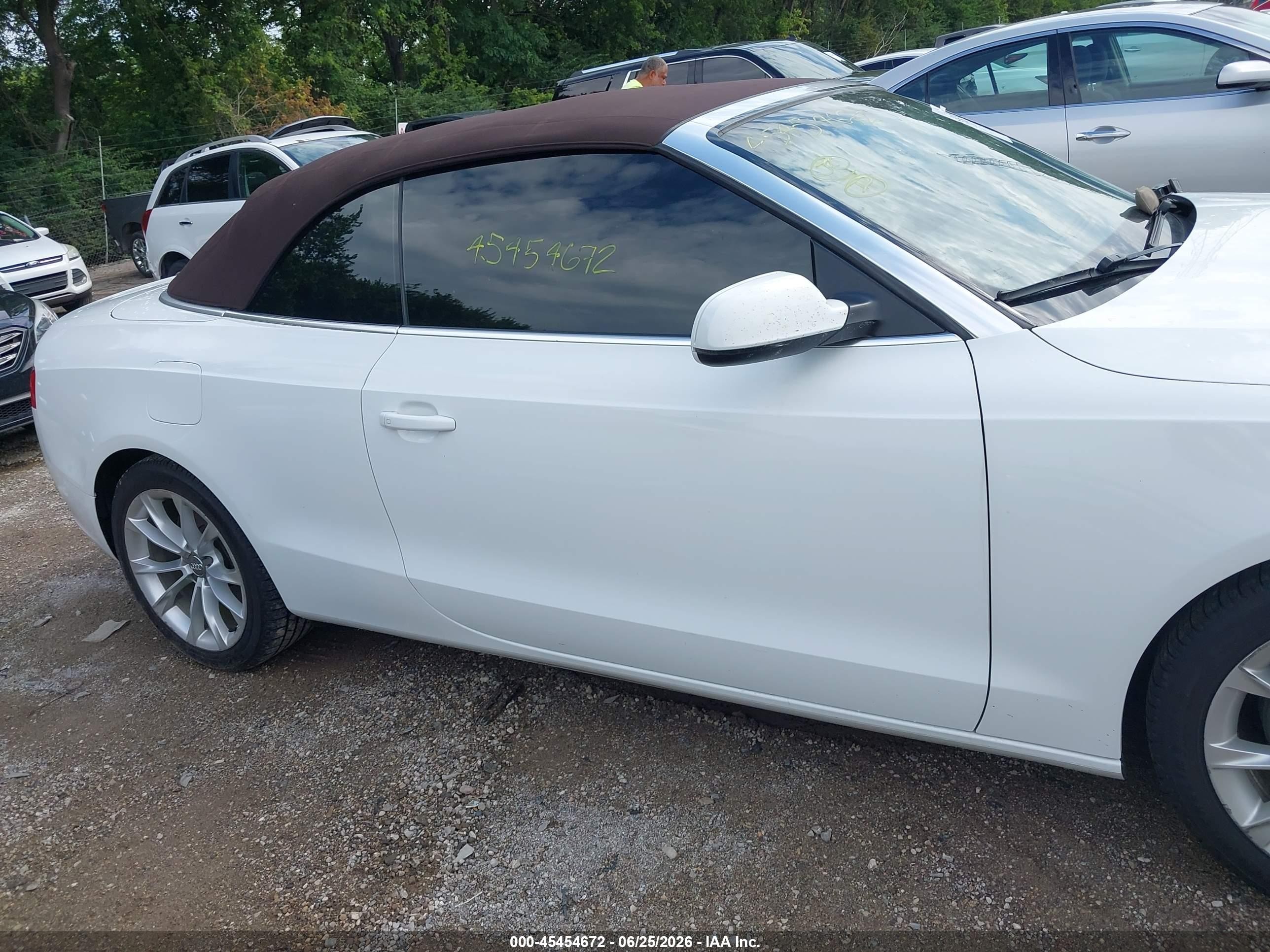 2013 Audi A5 2.0t Premium White vin: WAULFAFH2DN005902