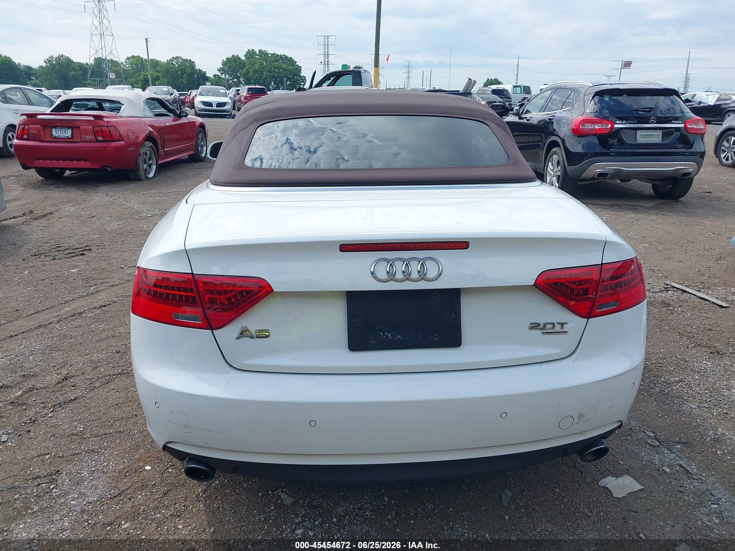 2013 Audi A5 2.0t Premium White vin: WAULFAFH2DN005902
