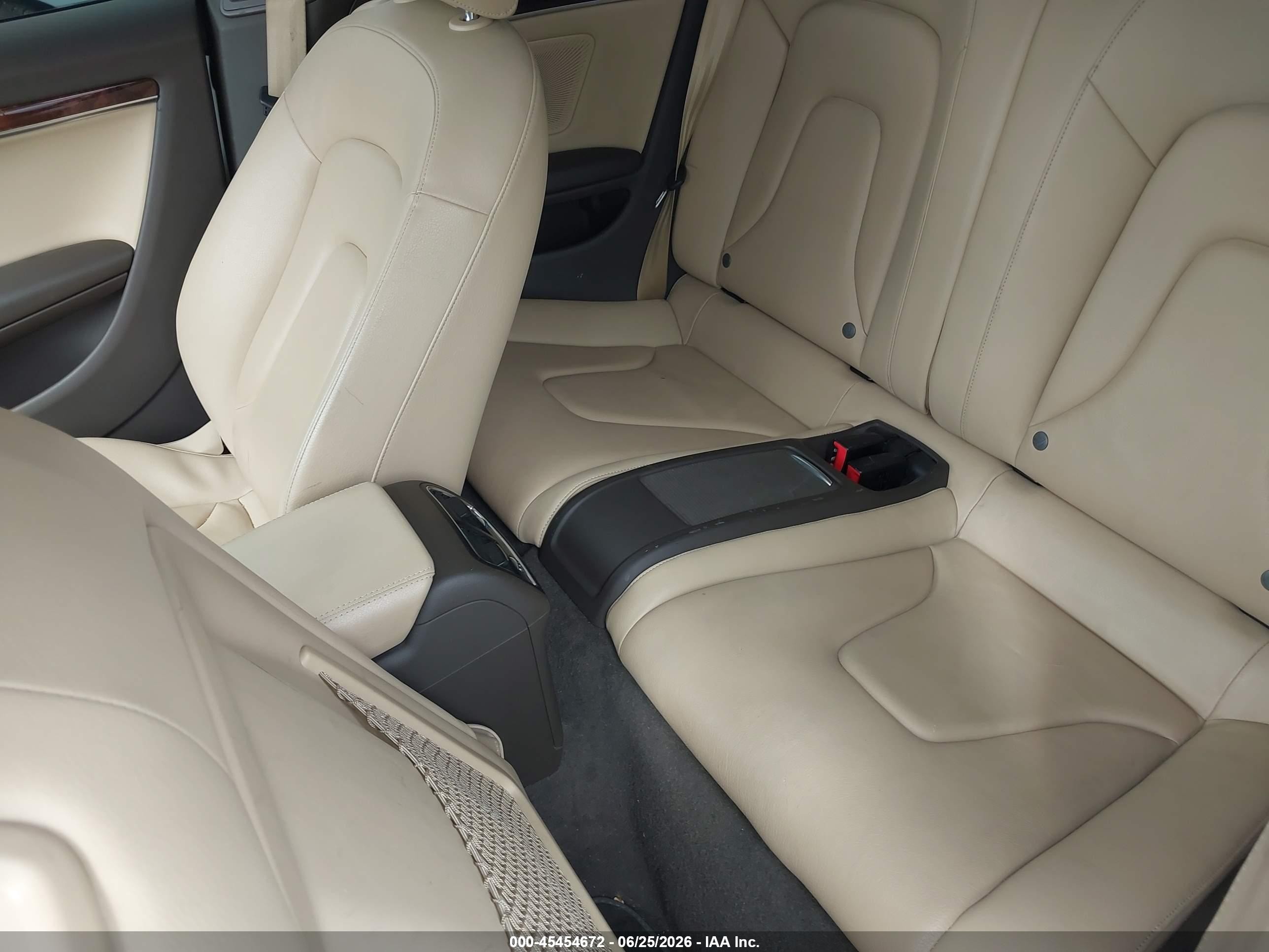 2013 Audi A5 2.0t Premium White vin: WAULFAFH2DN005902