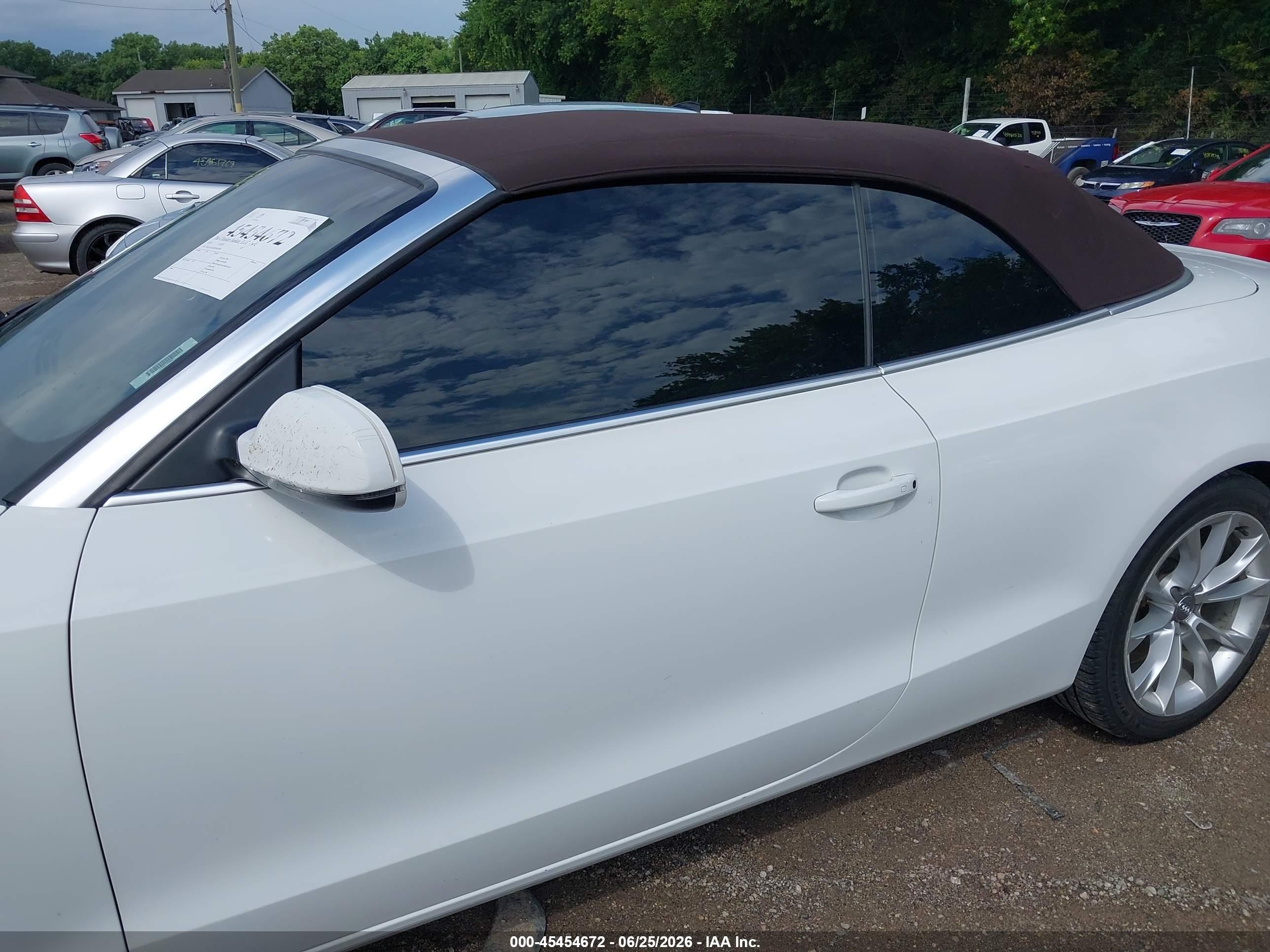 2013 Audi A5 2.0t Premium White vin: WAULFAFH2DN005902