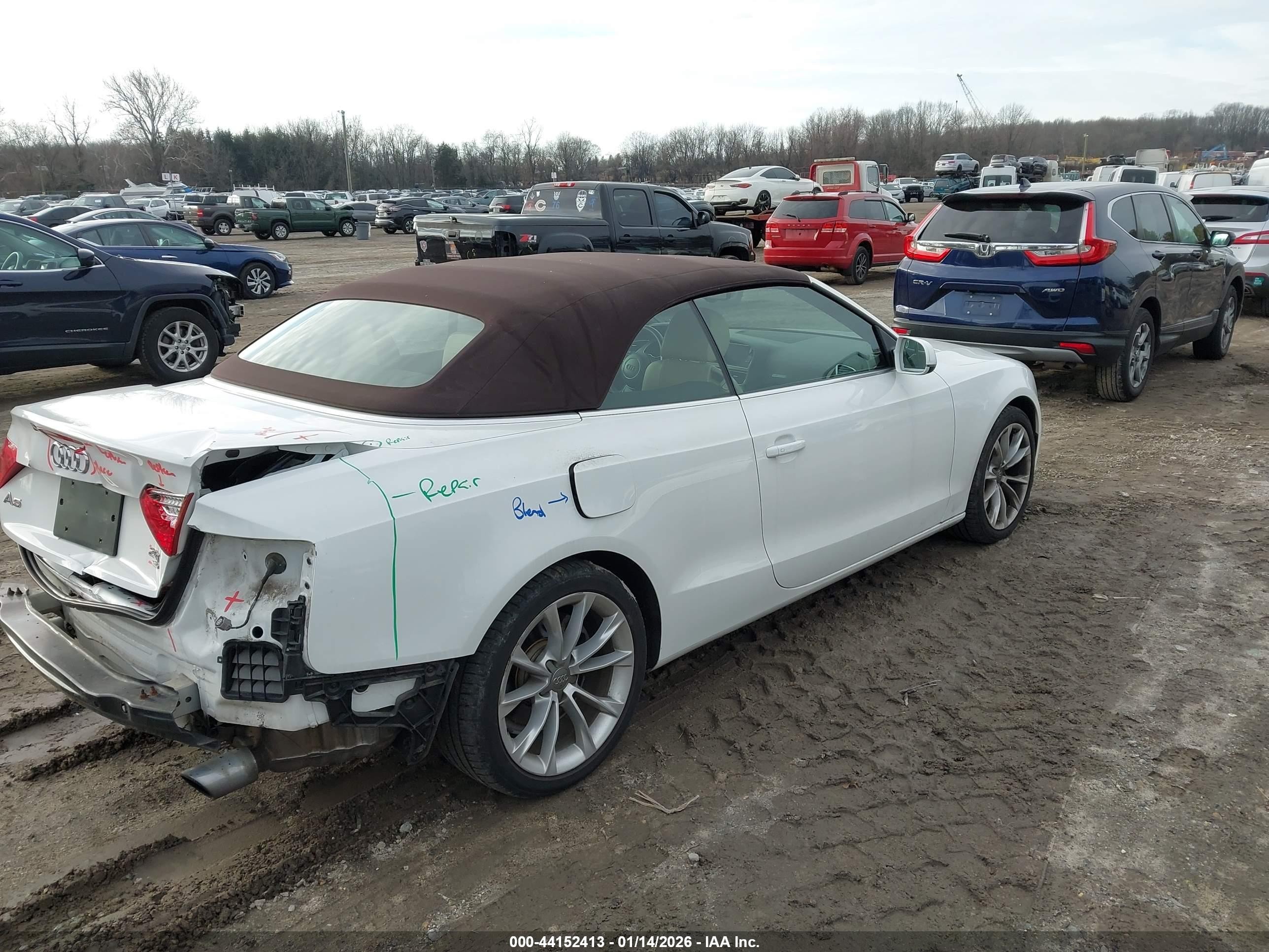 2013 Audi A5 2.0t Premium White vin: WAULFAFH3DN009098