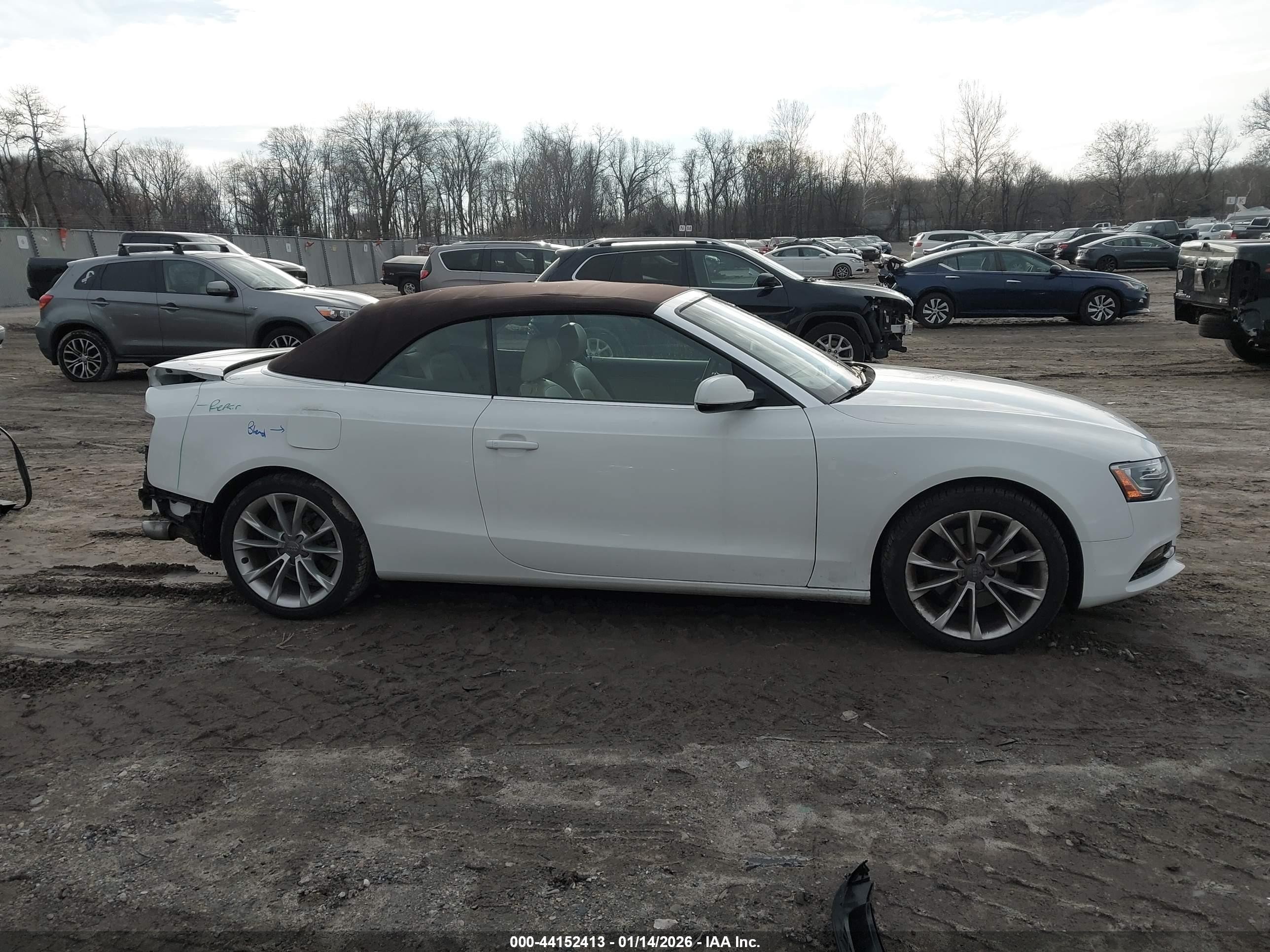 2013 Audi A5 2.0t Premium White vin: WAULFAFH3DN009098