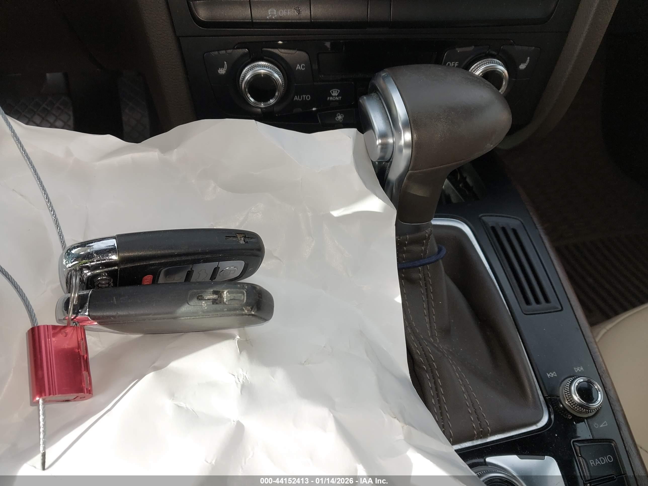 2013 Audi A5 2.0t Premium White vin: WAULFAFH3DN009098