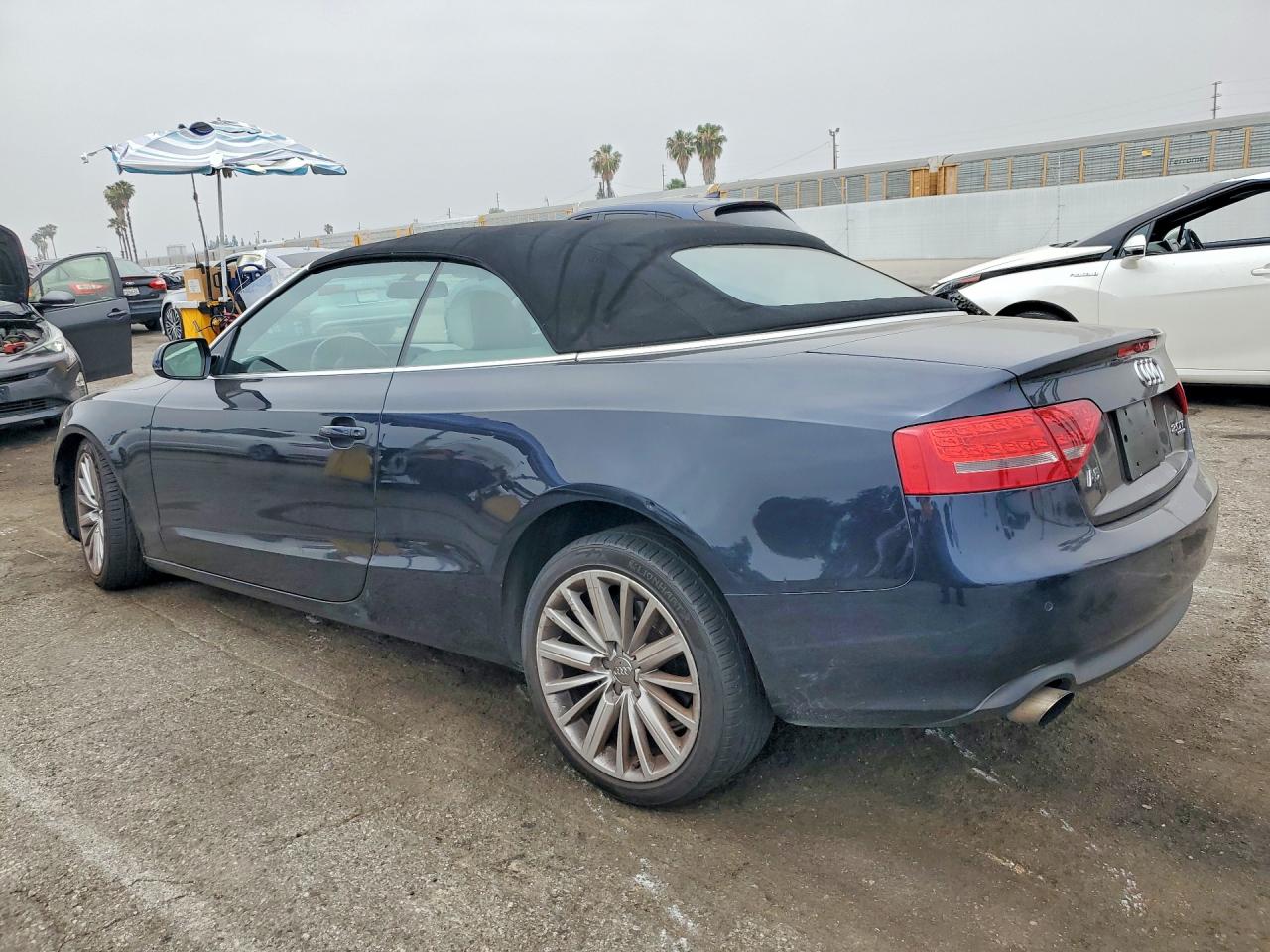2010 Audi A5 Premium Plus Синий vin: WAULFAFH4AN021725