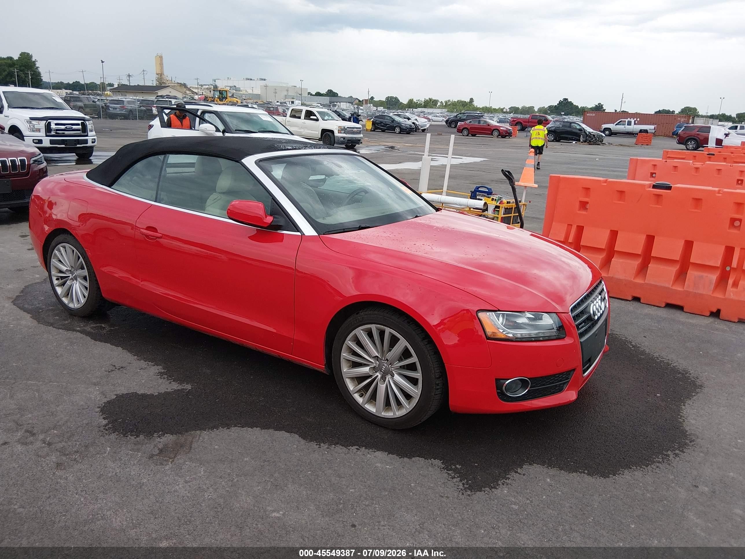 2011 Audi A5 2.0t Premium Красный vin: WAULFAFH4BN001766