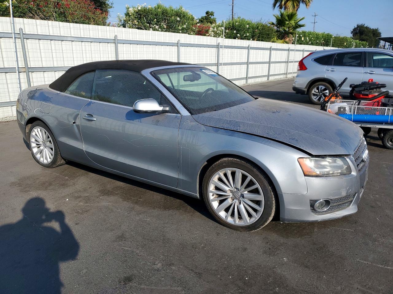 2011 Audi A5 Premium Plus Серебряный vin: WAULFAFH4BN013898