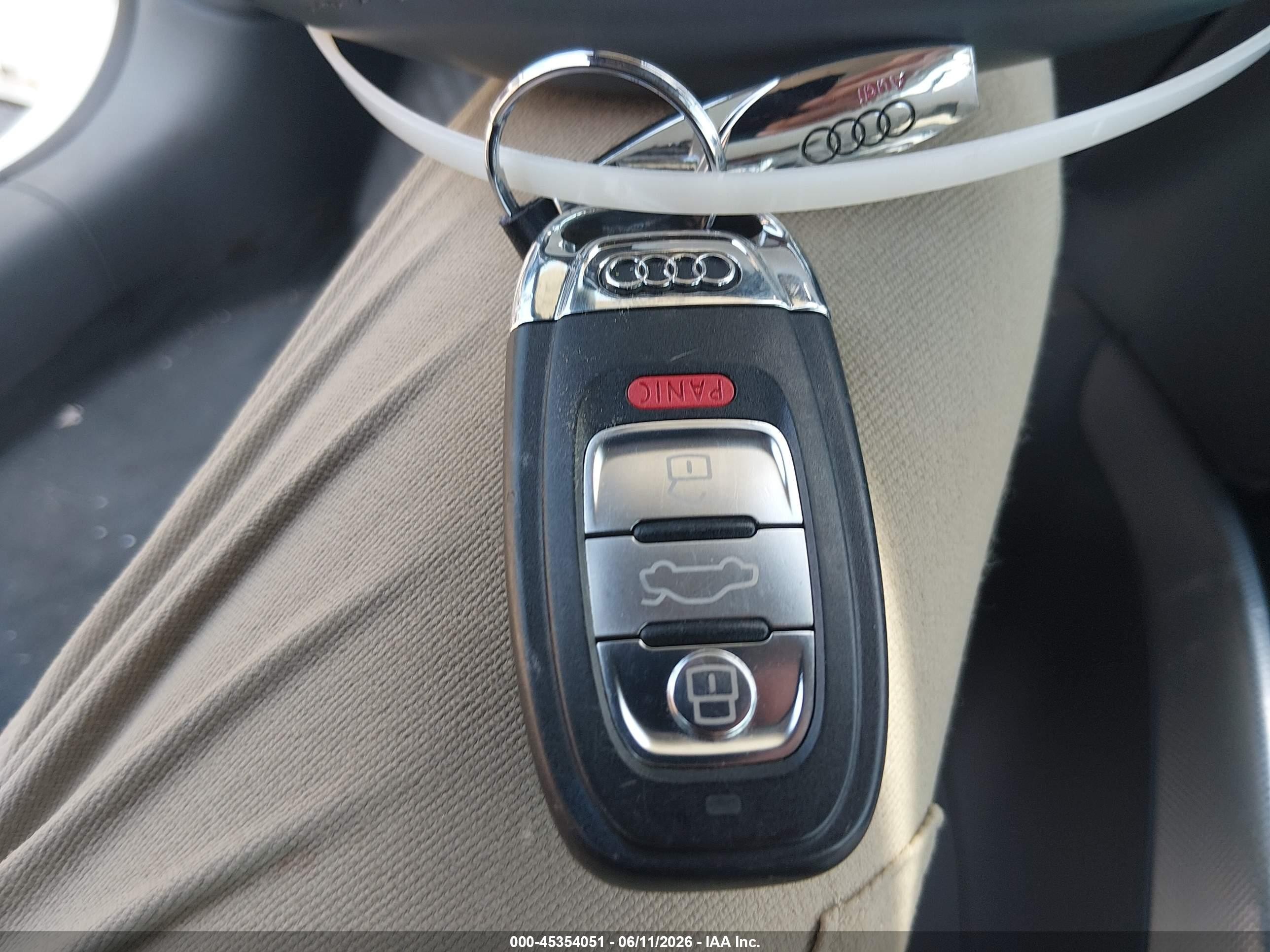 2013 Audi A5 2.0t Premium Белый vin: WAULFAFH4DN004766