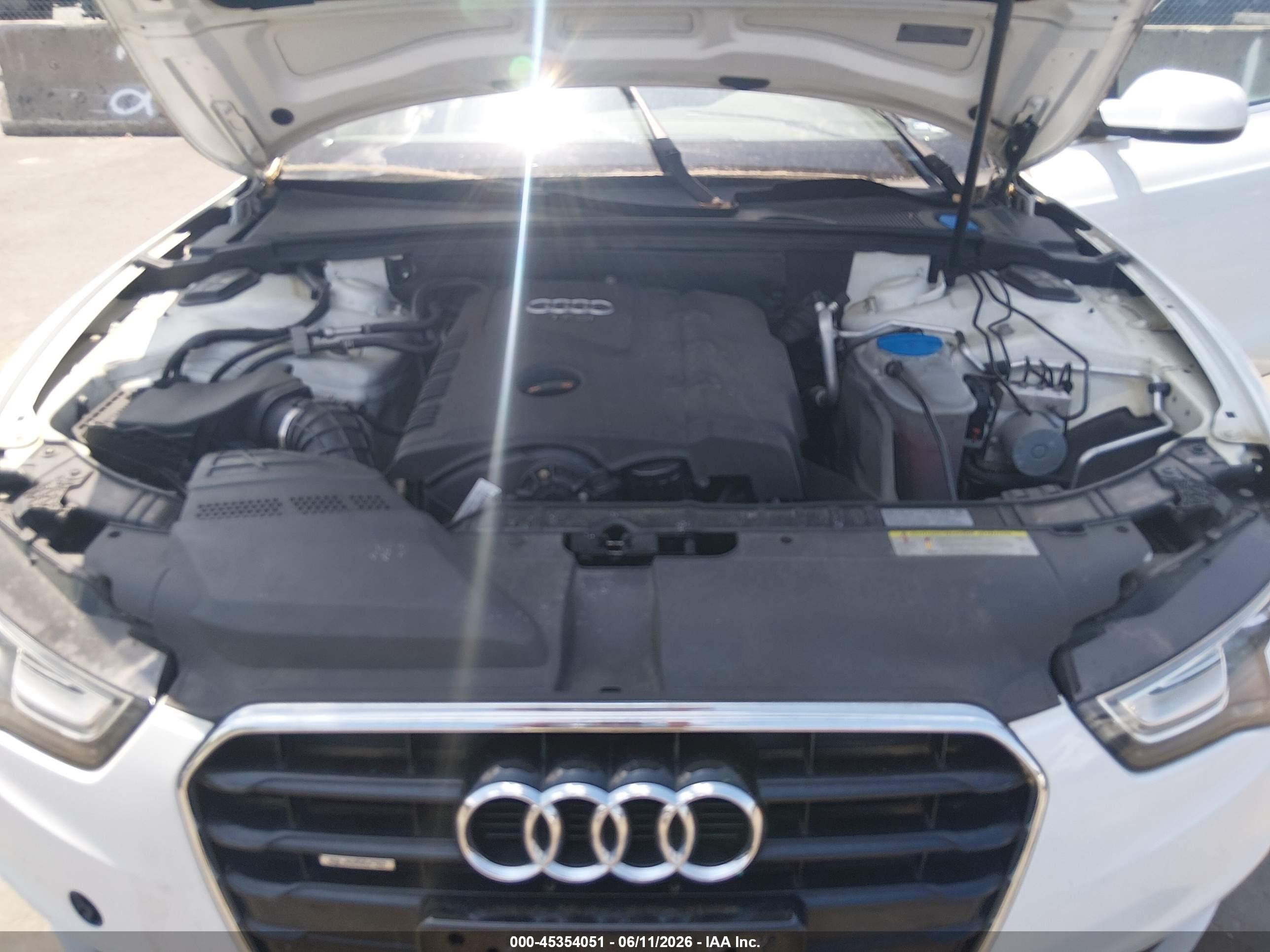 2013 Audi A5 2.0t Premium Белый vin: WAULFAFH4DN004766