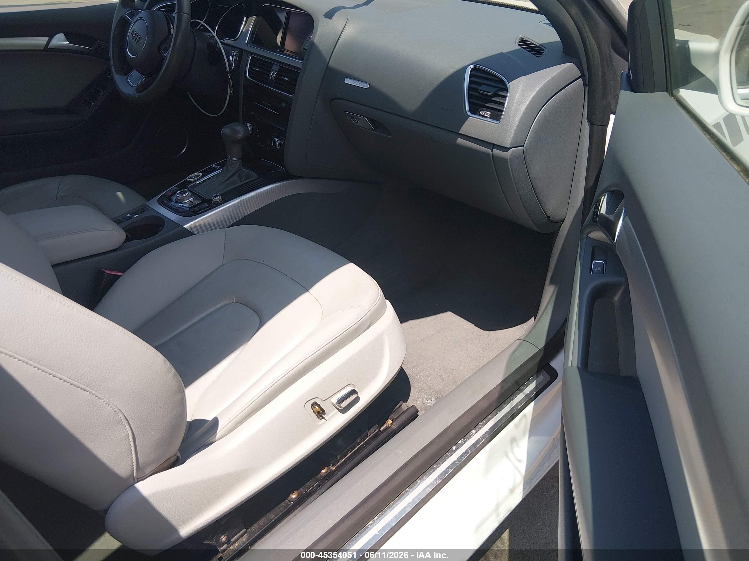 2013 Audi A5 2.0t Premium Белый vin: WAULFAFH4DN004766