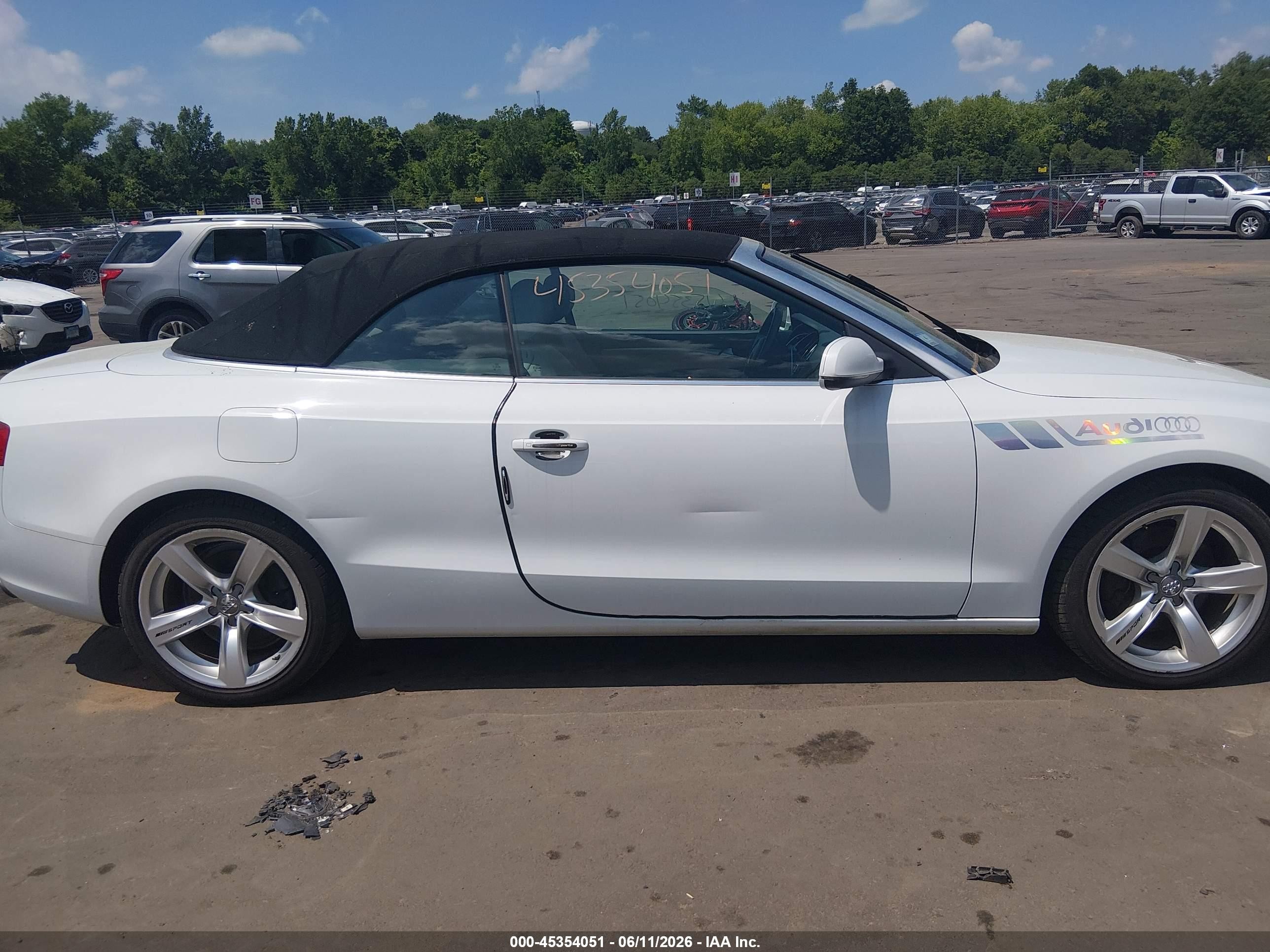 2013 Audi A5 2.0t Premium Белый vin: WAULFAFH4DN004766