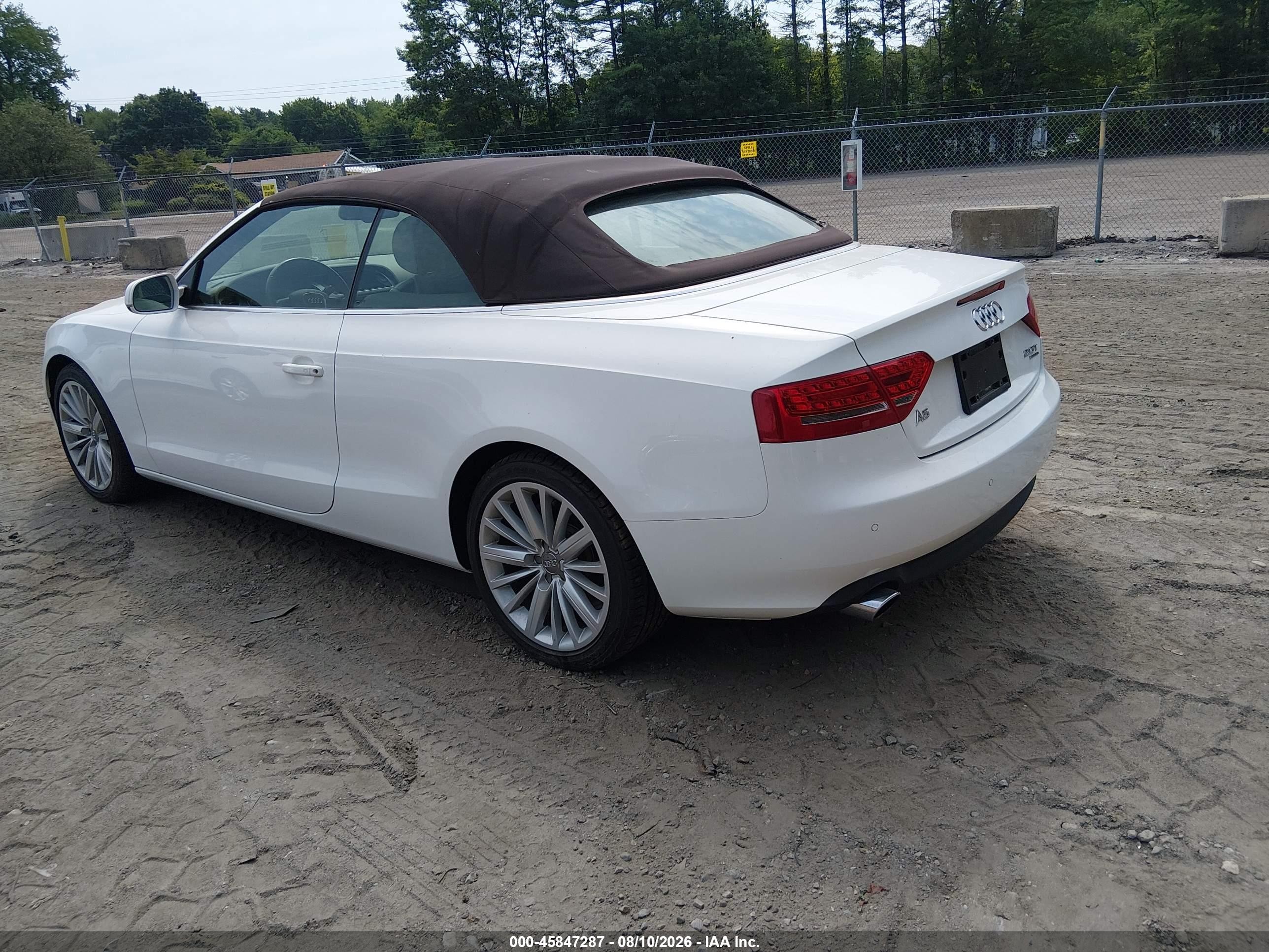 2011 Audi A5 2.0t Premium White vin: WAULFAFH6BN016429