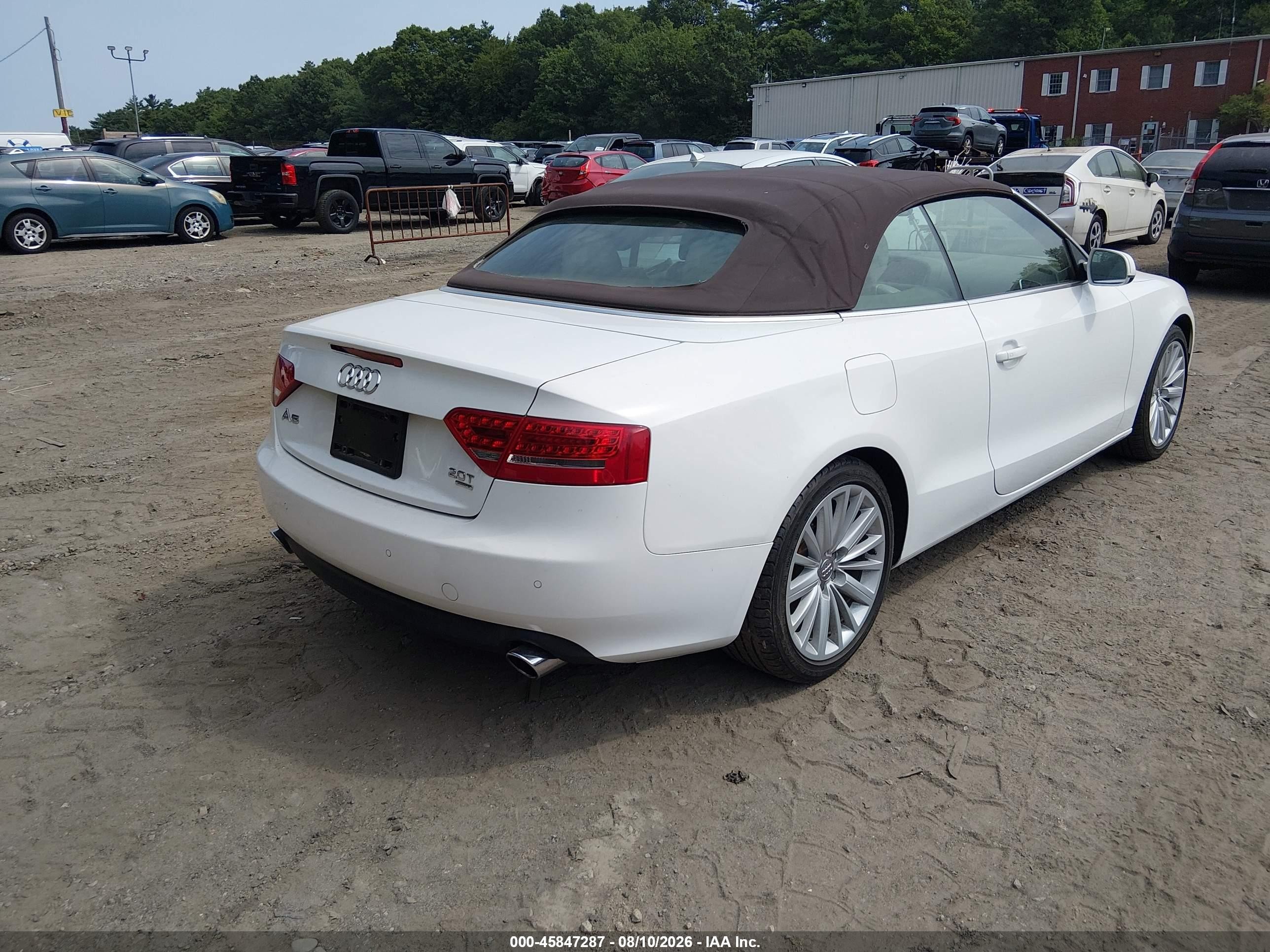 2011 Audi A5 2.0t Premium White vin: WAULFAFH6BN016429