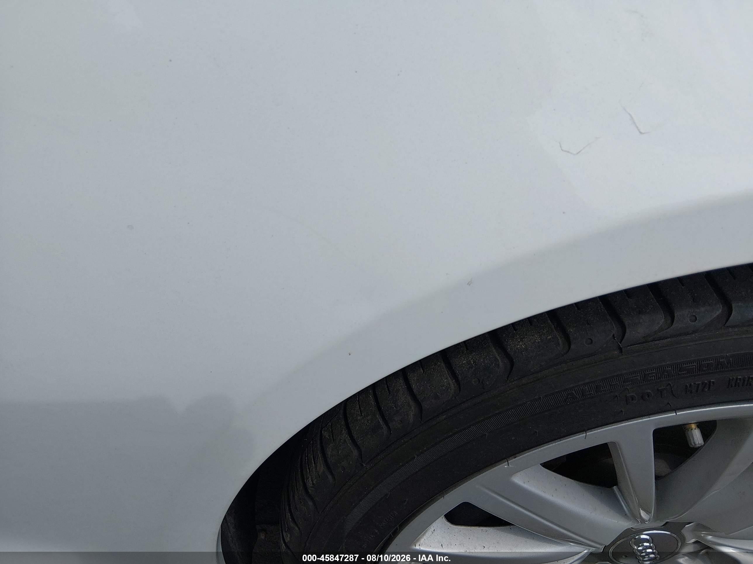 2011 Audi A5 2.0t Premium White vin: WAULFAFH6BN016429