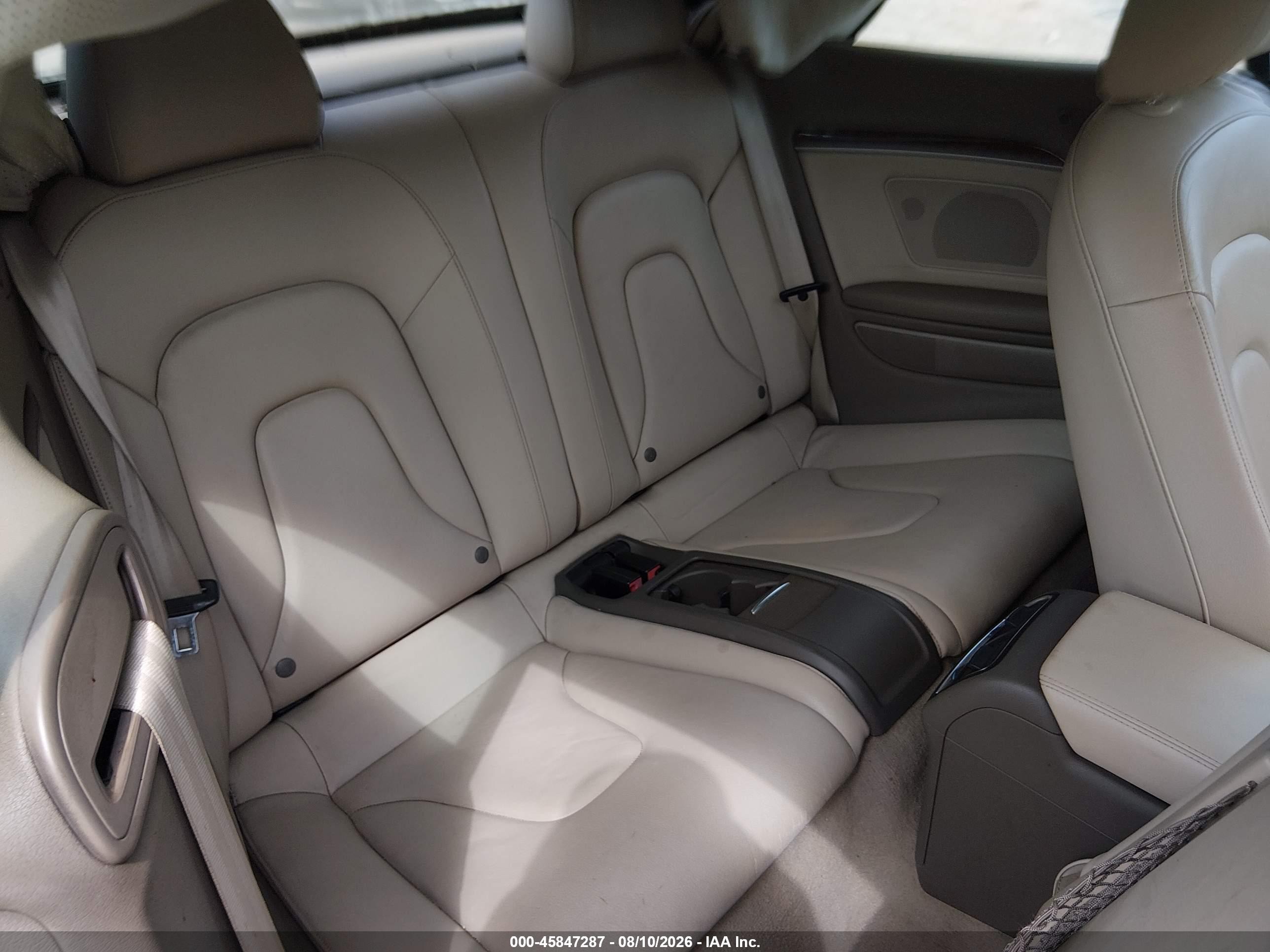 2011 Audi A5 2.0t Premium White vin: WAULFAFH6BN016429