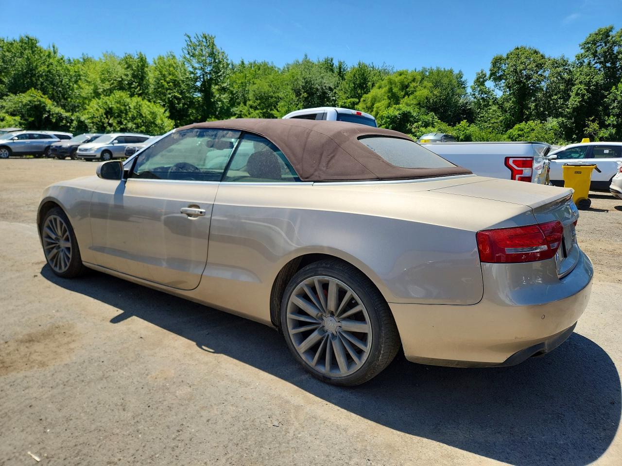 2011 Audi A5 Premium Plus Beige vin: WAULFAFH7BN010722