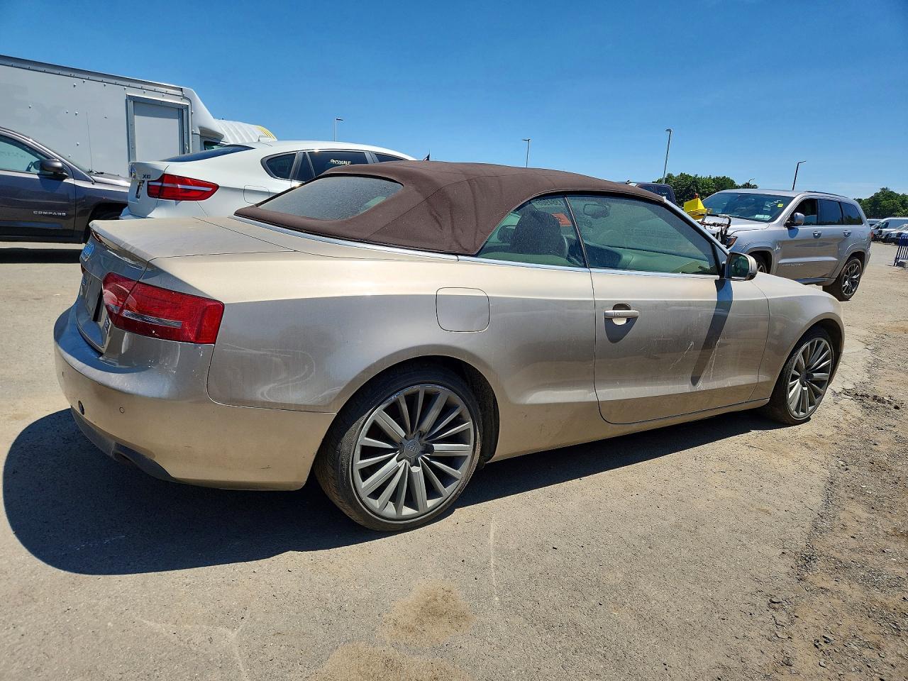 2011 Audi A5 Premium Plus Beige vin: WAULFAFH7BN010722