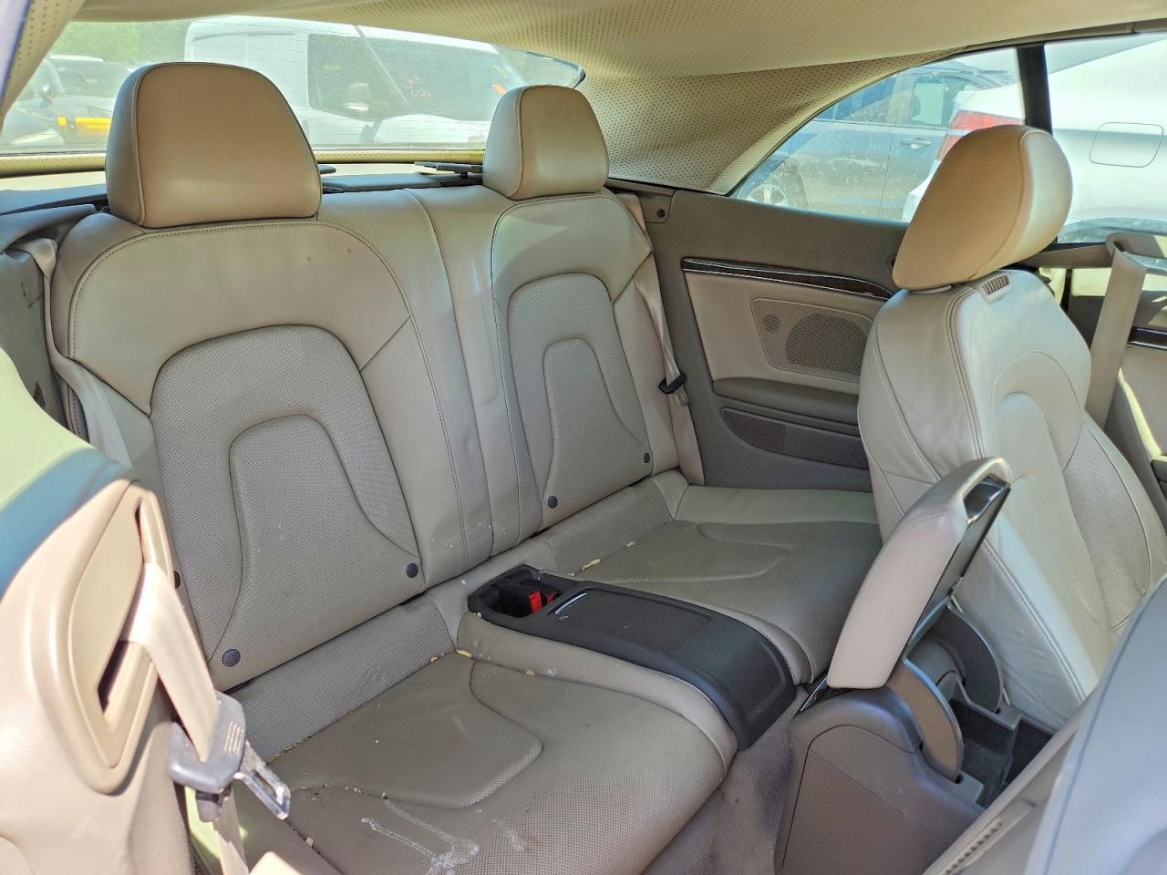 2011 Audi A5 Premium Plus Beige vin: WAULFAFH7BN010722