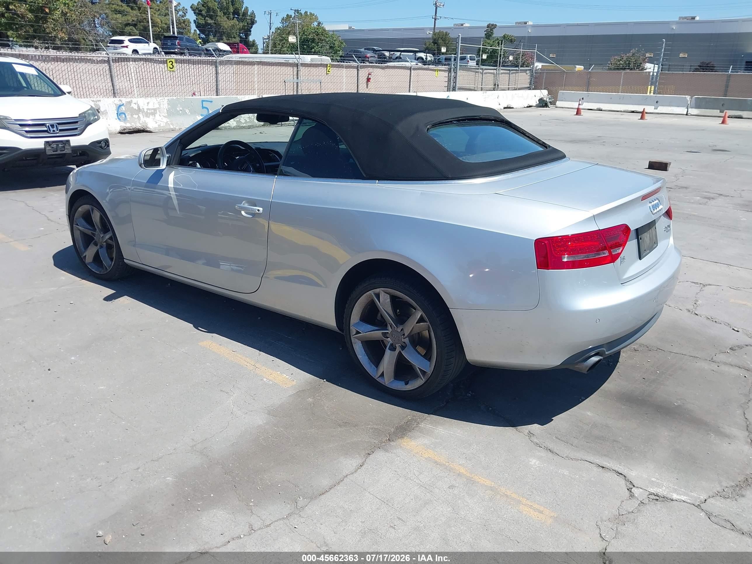 2012 Audi A5 2.0t Premium Gray vin: WAULFAFH8CN001027