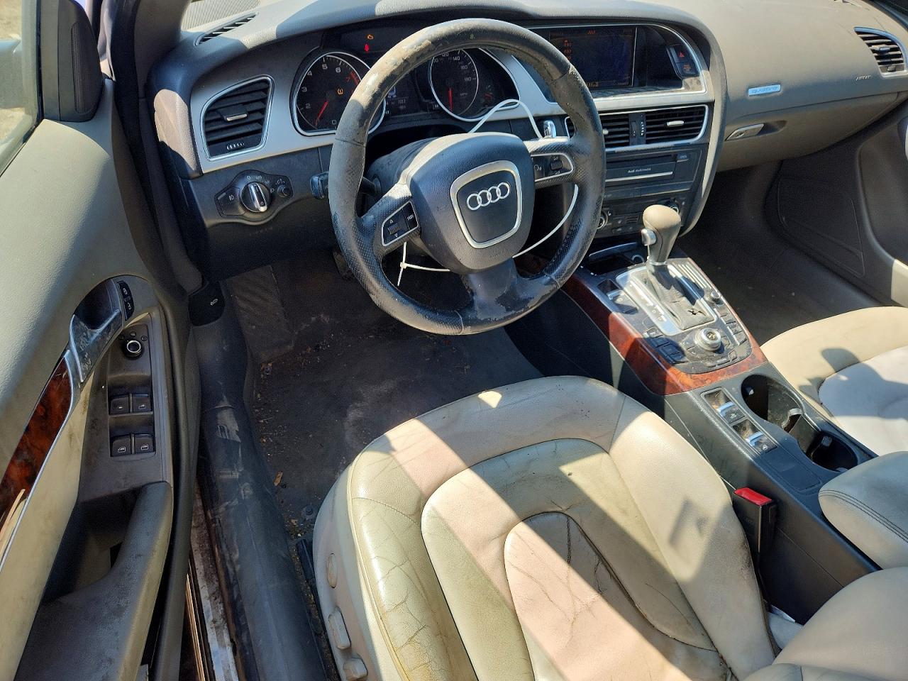 2010 Audi A5 Premium Plus Черный vin: WAULFAFHXAN012477