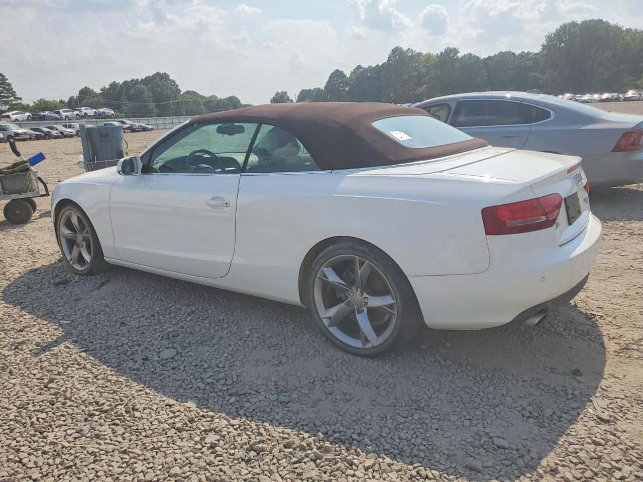 2011 Audi A5 Premium Plus White vin: WAULFAFHXBN001576