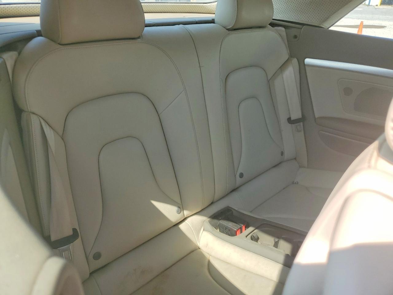 2011 Audi A5 Premium Plus White vin: WAULFAFHXBN001576
