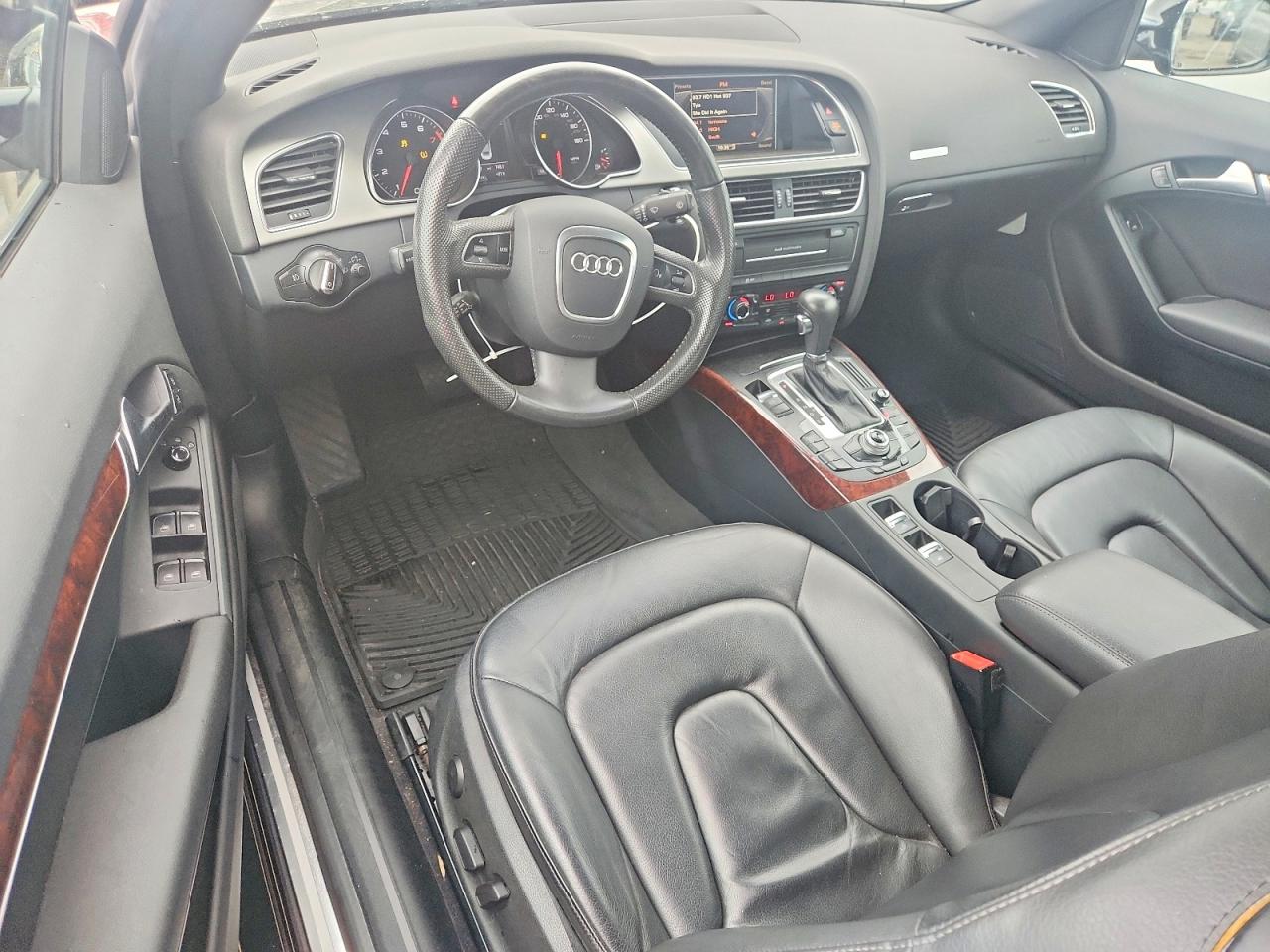 2011 Audi A5 Premium Plus Черный vin: WAULFAFHXBN015056