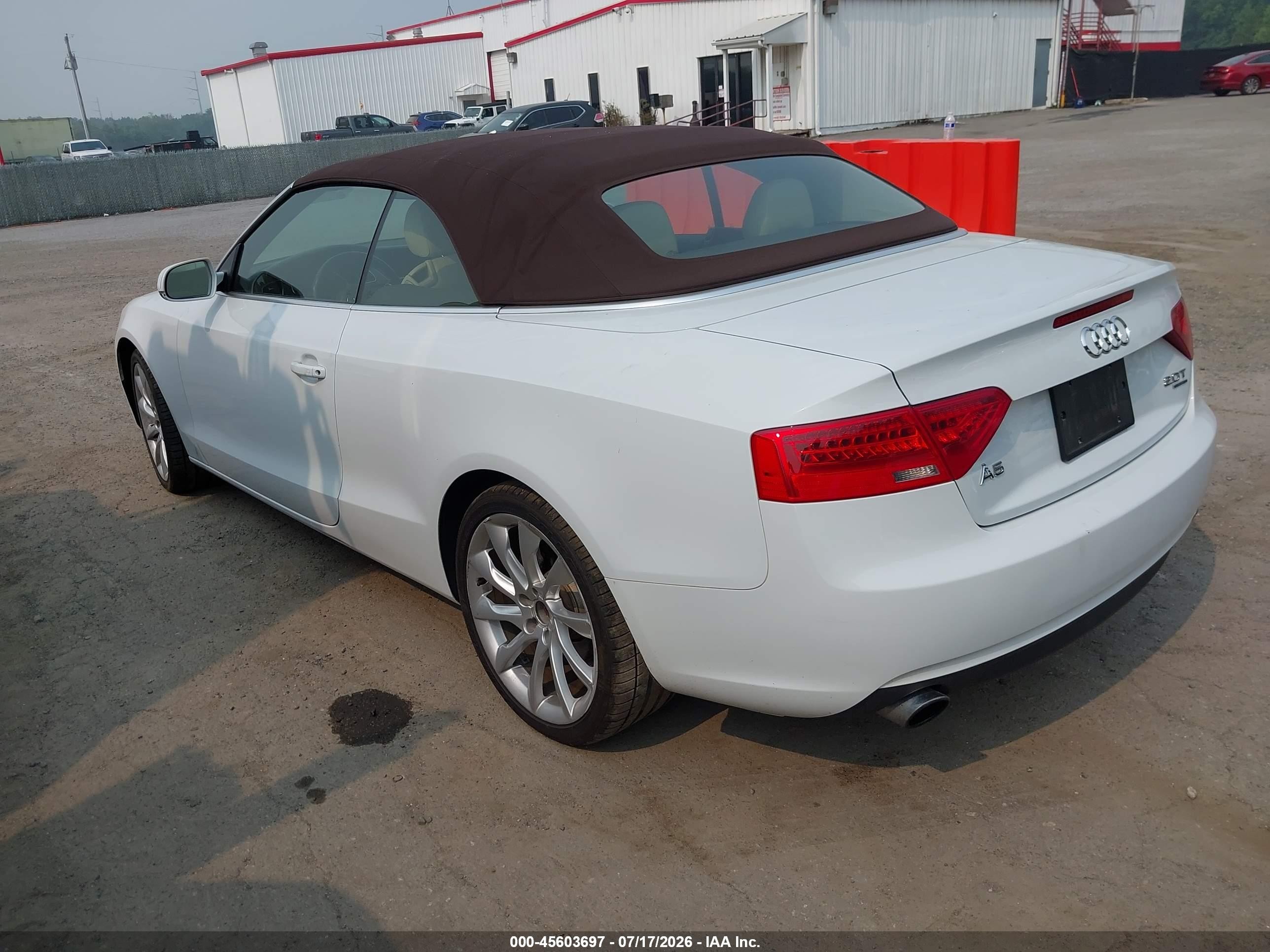 2013 Audi A5 2.0t Premium Белый vin: WAULFAFHXDN007669
