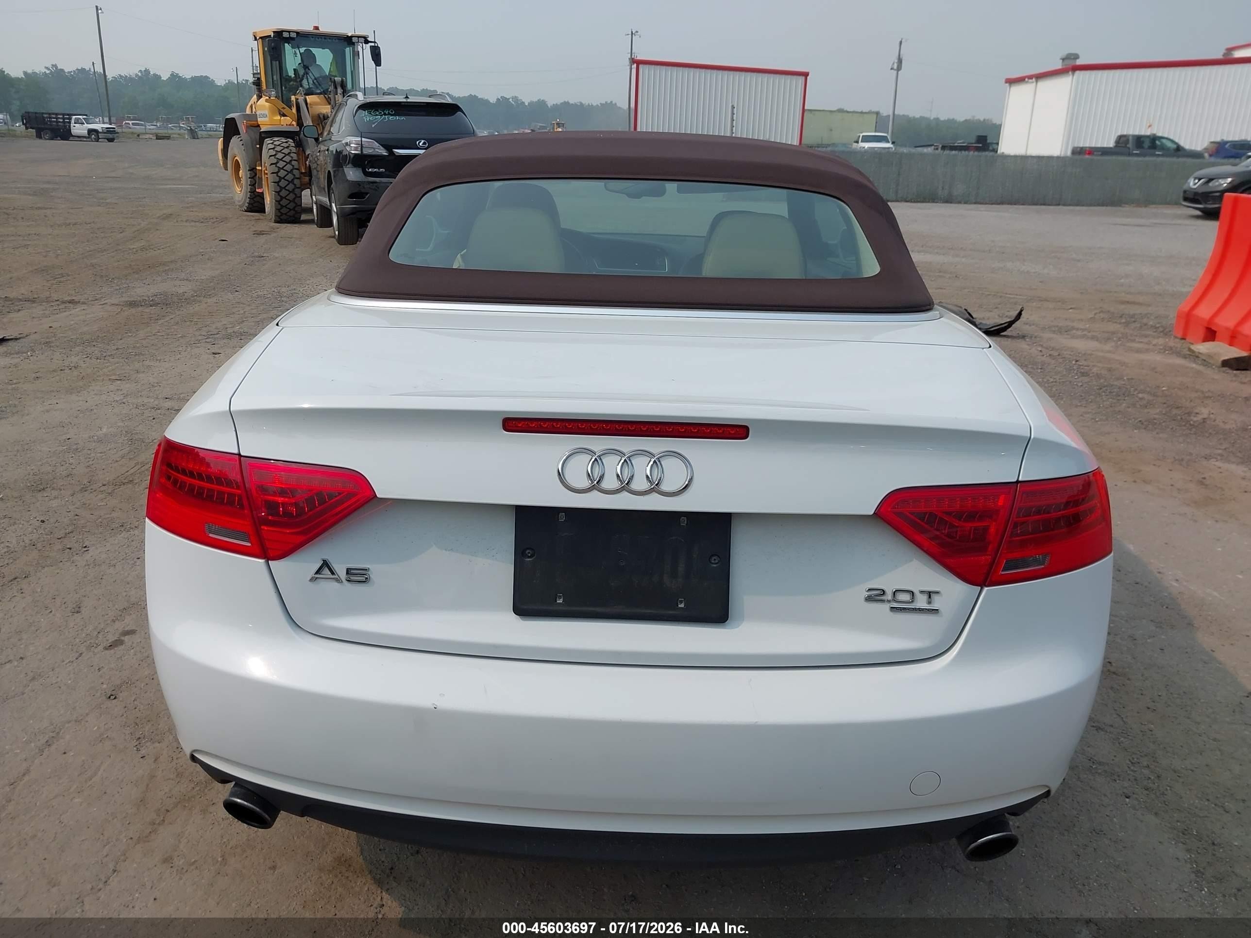2013 Audi A5 2.0t Premium Белый vin: WAULFAFHXDN007669