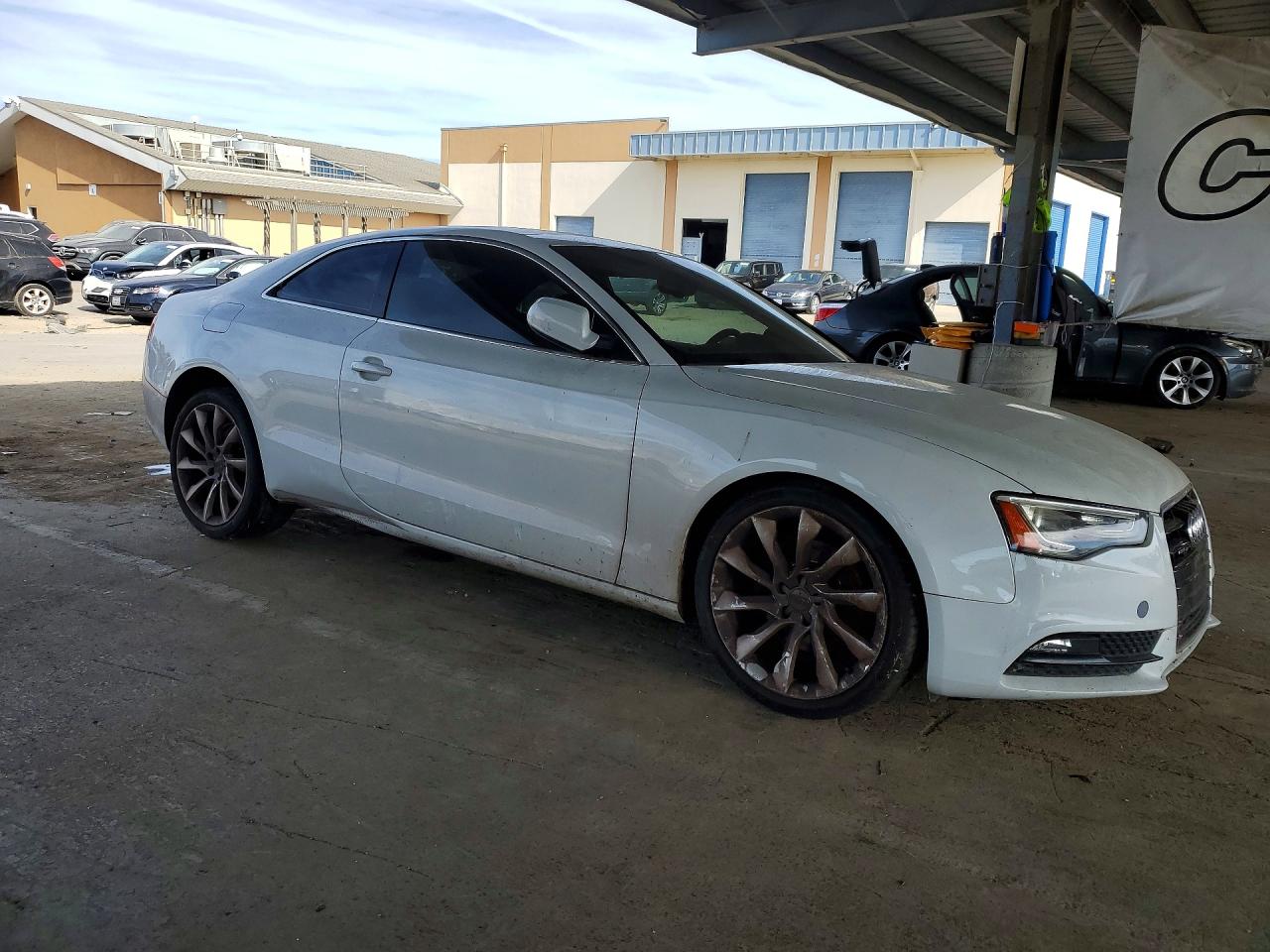2013 Audi A5 Premium Plus White vin: WAULFAFR0DA026120