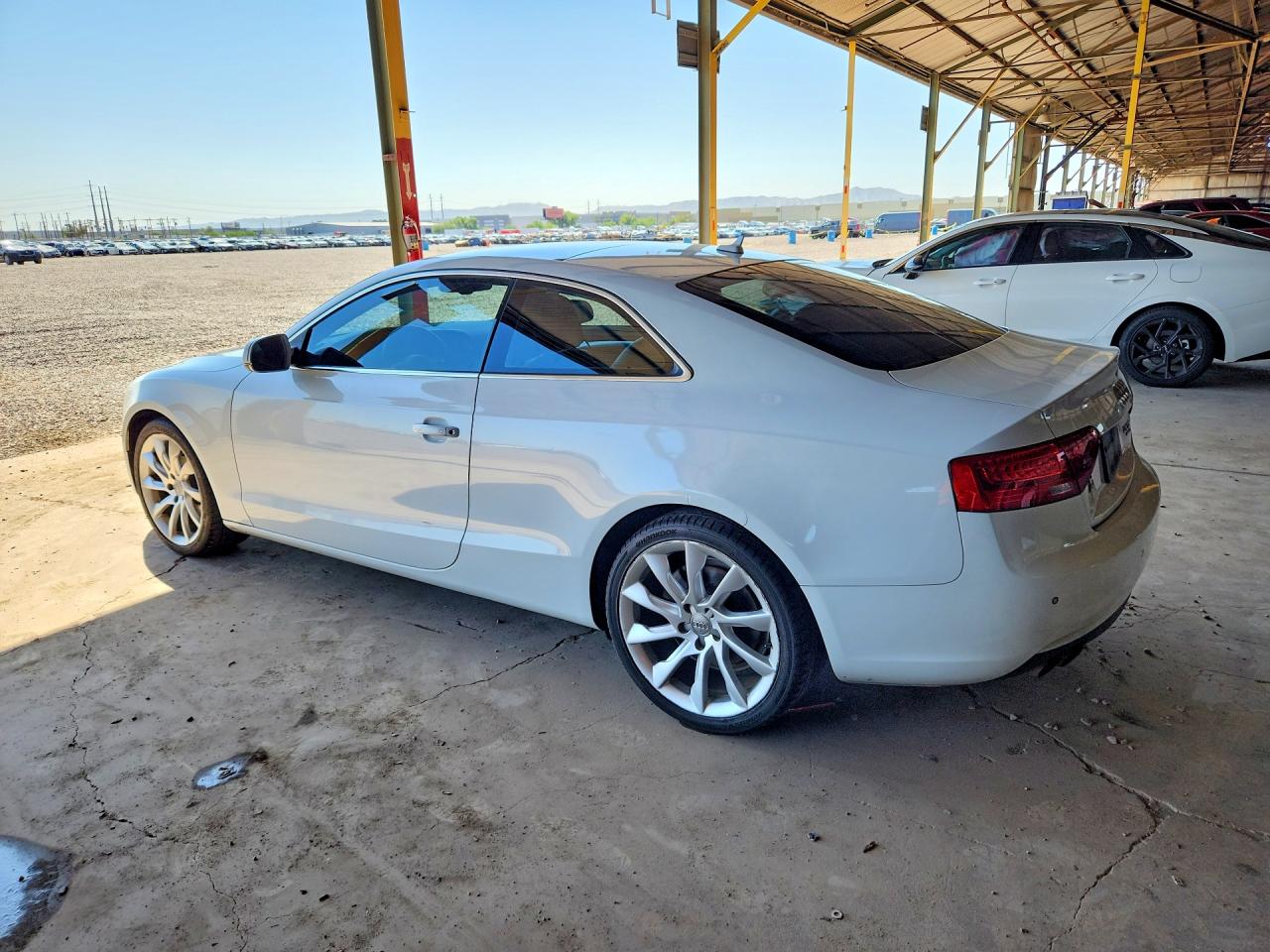 2013 Audi A5 Premium Plus Белый vin: WAULFAFR0DA064883
