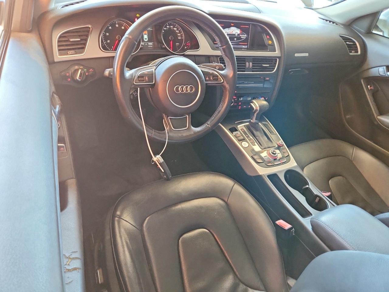 2013 Audi A5 Premium Plus Белый vin: WAULFAFR0DA064883