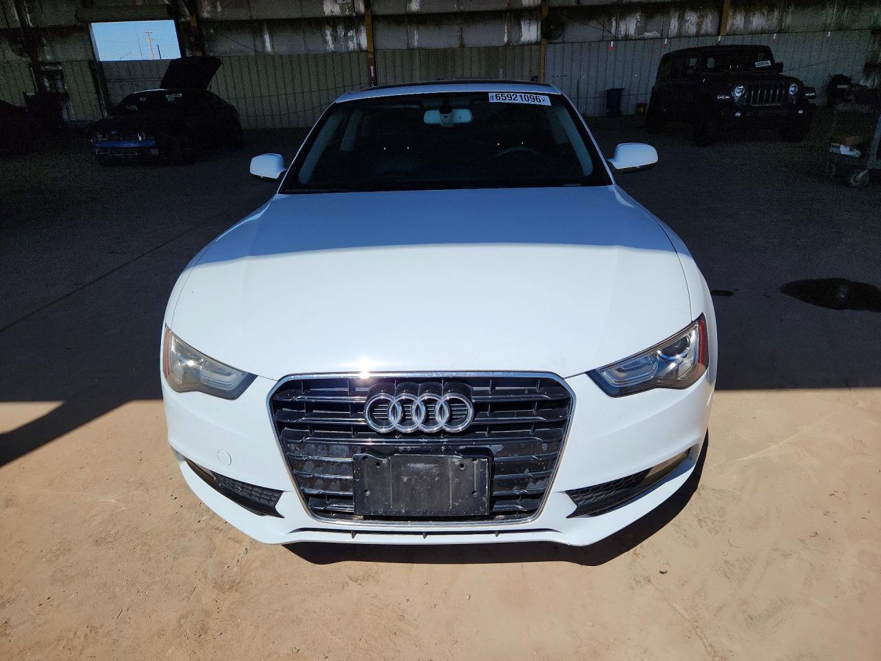 2013 Audi A5 Premium Plus Белый vin: WAULFAFR0DA064883