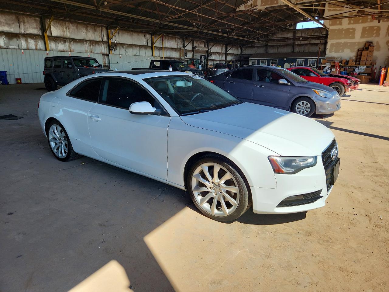 2013 Audi A5 Premium Plus Белый vin: WAULFAFR0DA064883