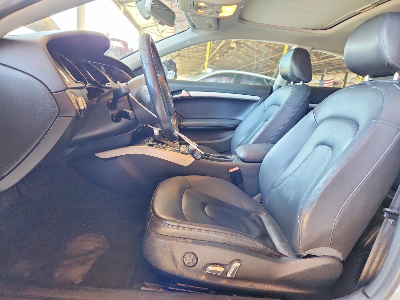 2013 Audi A5 Premium Plus Белый vin: WAULFAFR0DA064883