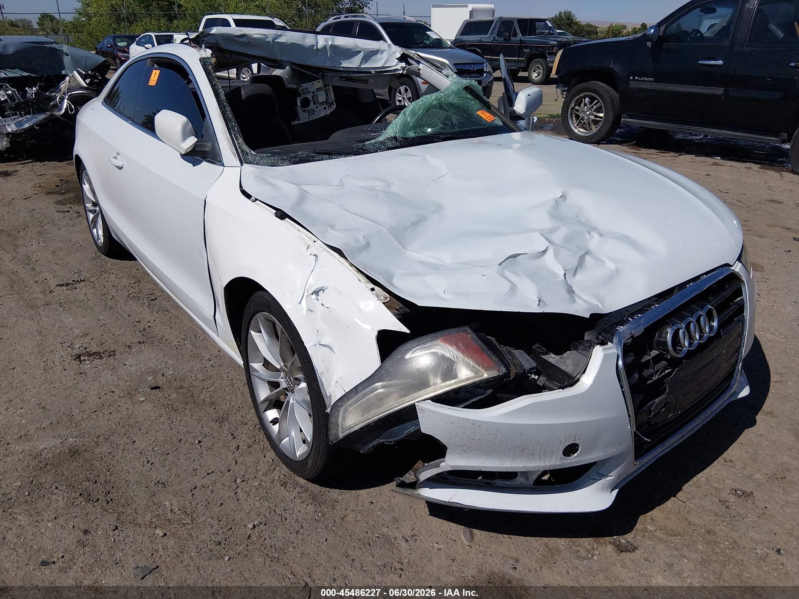 2013 Audi A5 2.0t Premium White vin: WAULFAFR1DA064343
