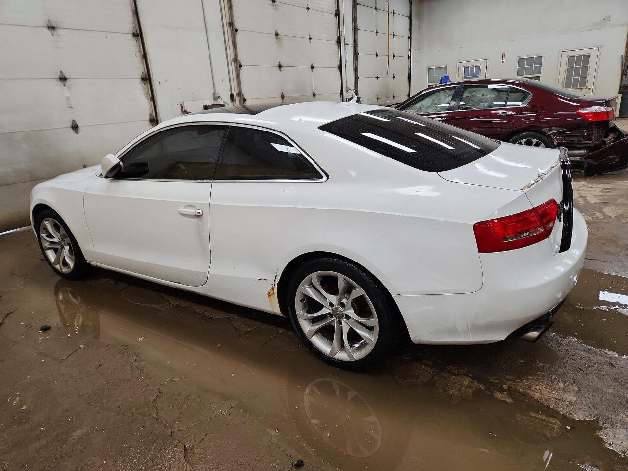 2010 Audi A5 Premium Plus White vin: WAULFAFR2AA010612