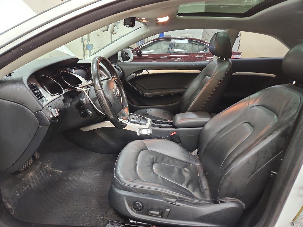 2010 Audi A5 Premium Plus White vin: WAULFAFR2AA010612