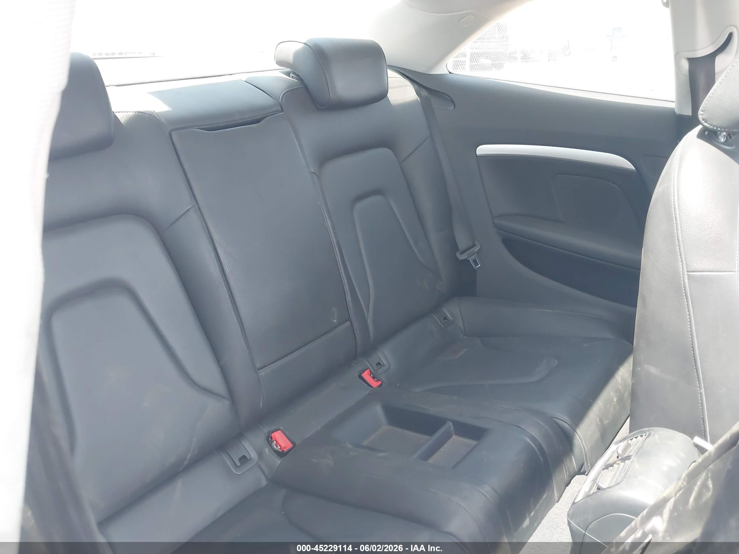 2011 Audi A5 2.0t Premium Silver vin: WAULFAFR2BA014807