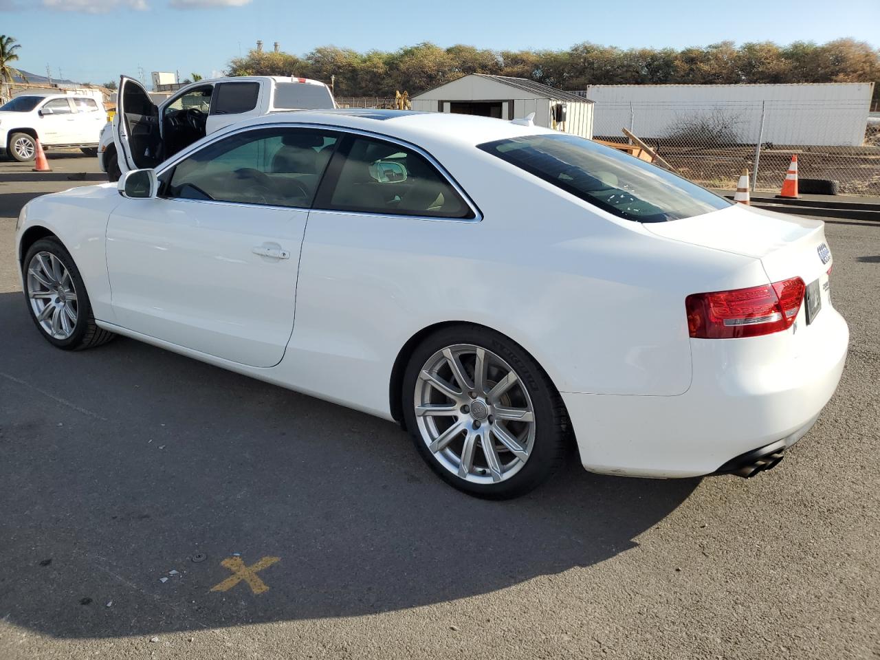 2011 Audi A5 Premium Plus White vin: WAULFAFR3BA049131