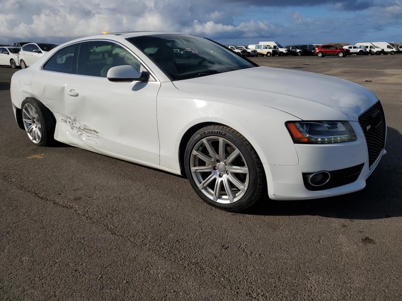 2011 Audi A5 Premium Plus White vin: WAULFAFR3BA049131